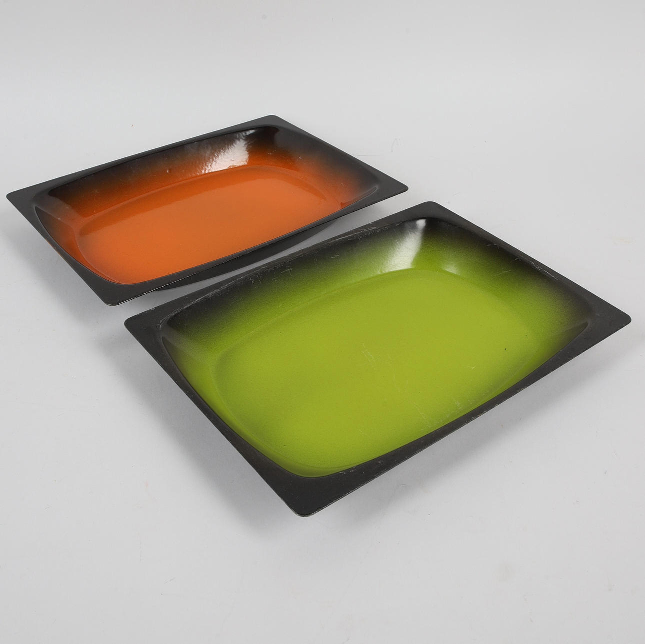 UGNSFORMAR, 2 st, emaljerad metall, Kockums, Sverige.