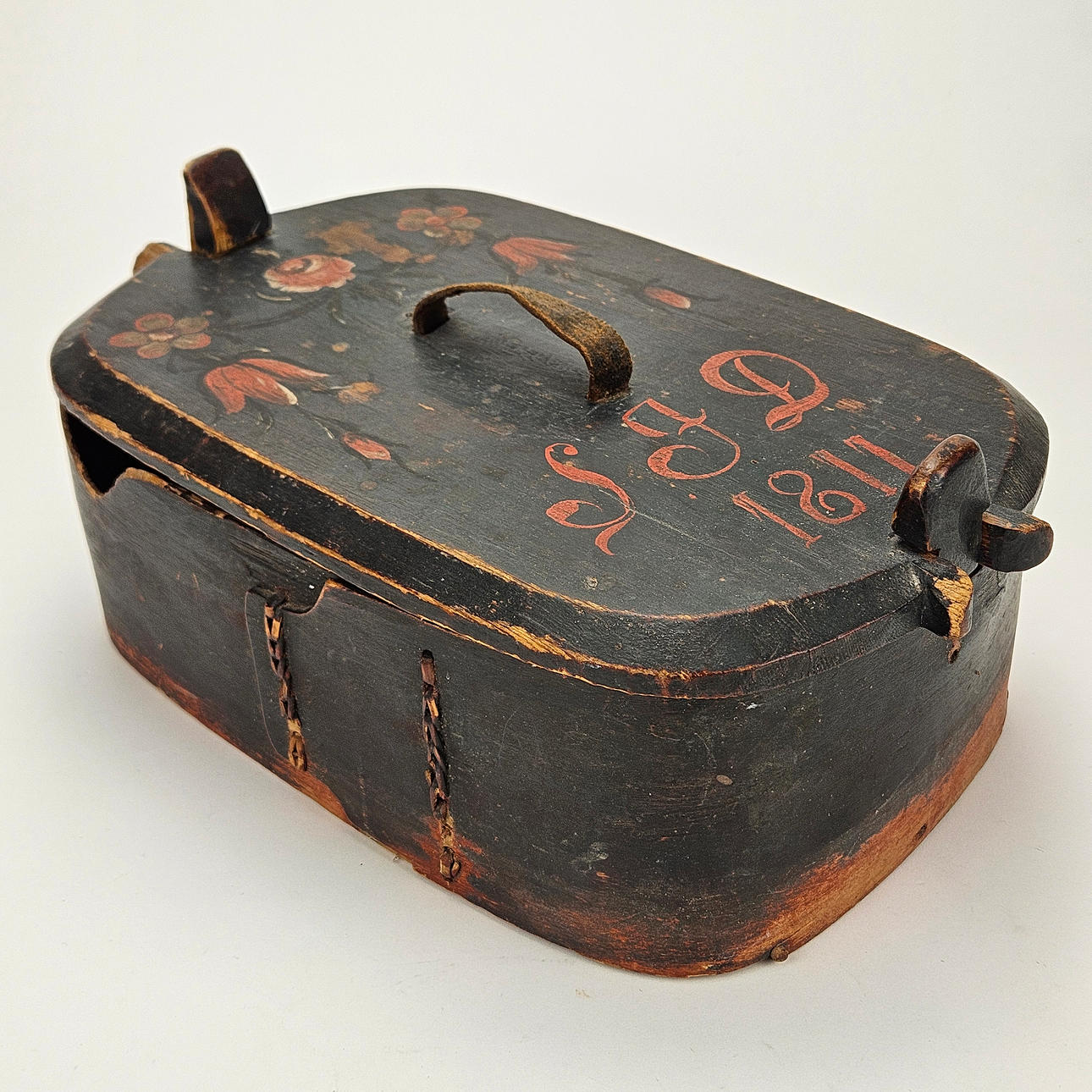 A general-purpose swivel basket, dated 1811.