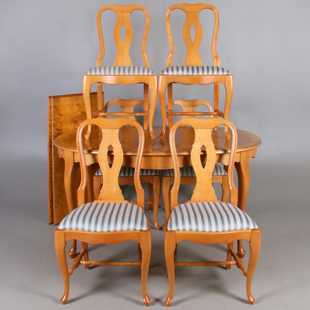 MATSALSGRUPP, 9 delar, björk, "Äleklinta", Möbelboning i Tibro, 1990-tal.