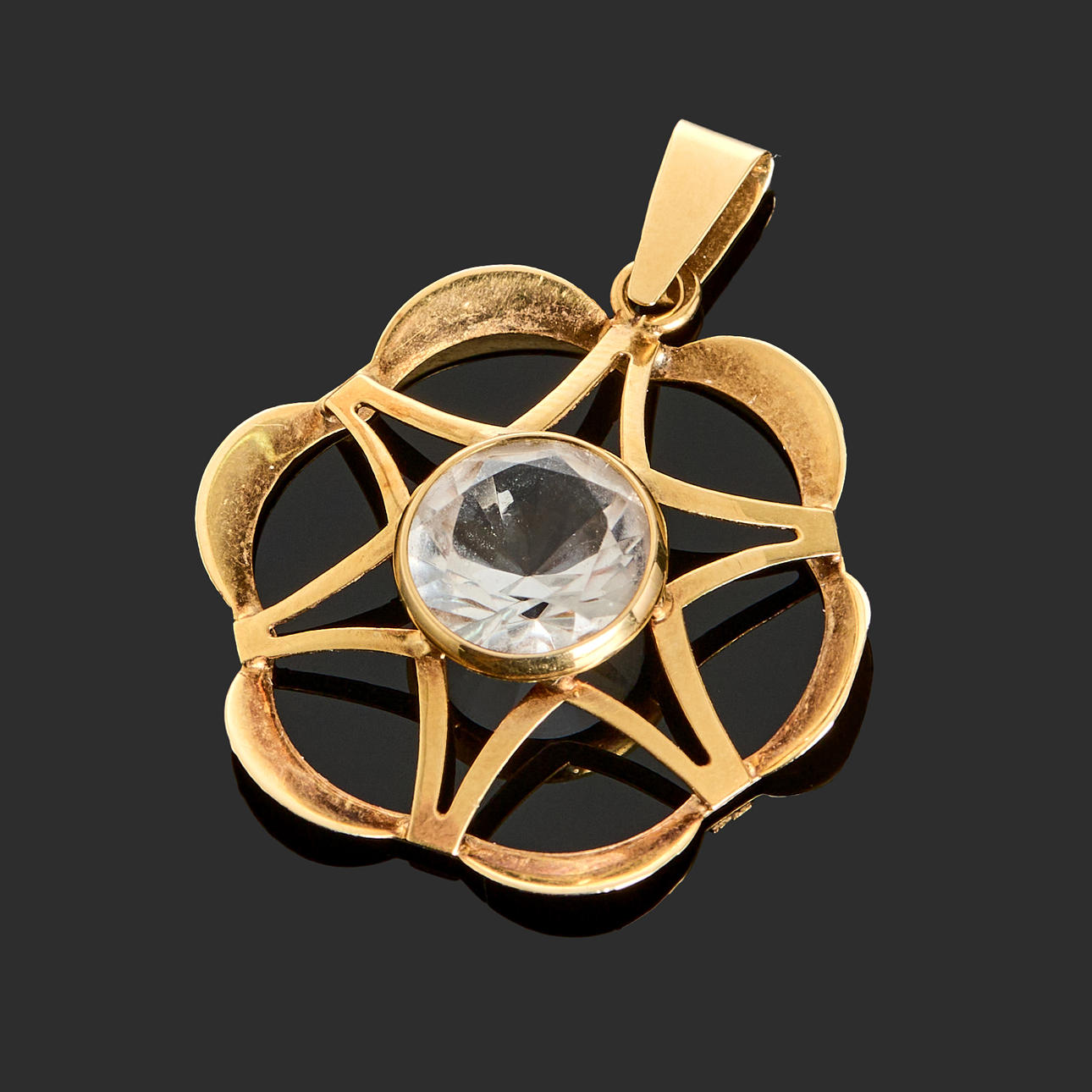 PENDANT, 18k gold, openwork decor with a centered rock crystal.