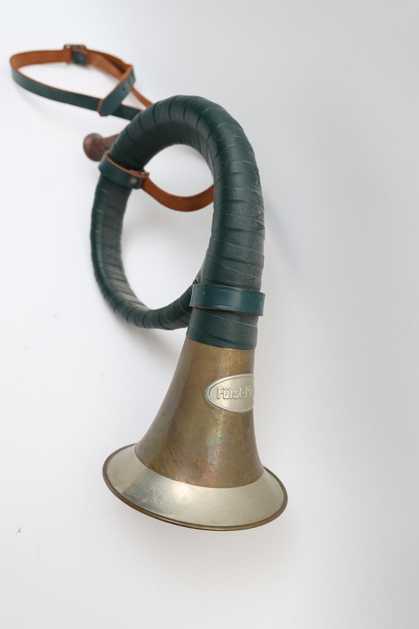 POSTHORN, tidigt 1900-tal, mässing och läder.