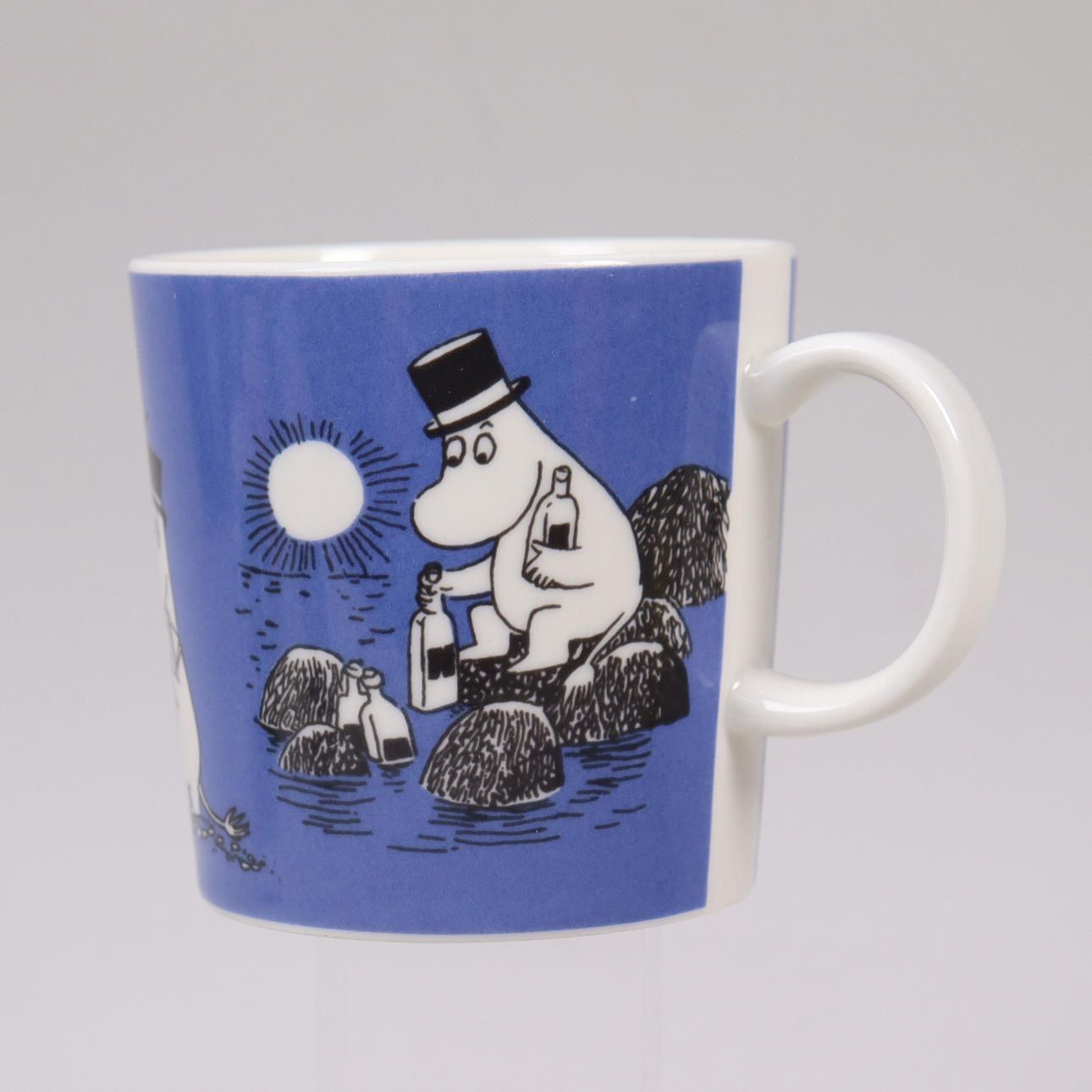 MUMINMUGG, "Mugg mörkblå, Muminpappan", Arabia, 1991-1999.