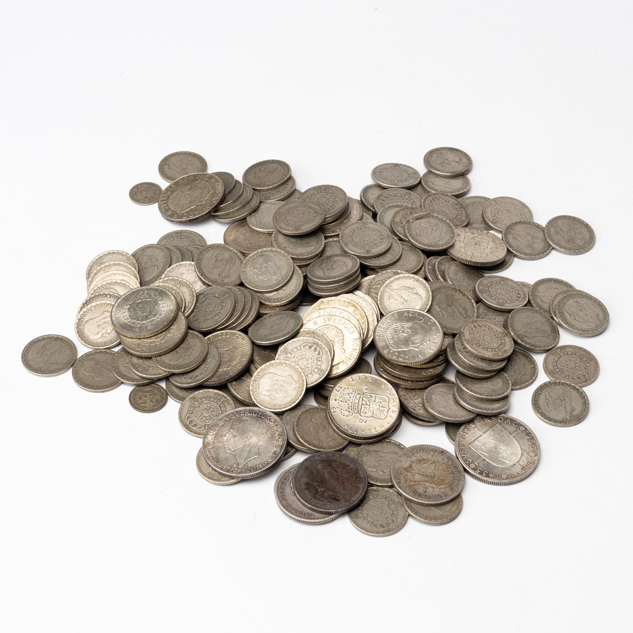 A coin, silver 40-90%, Sweden.