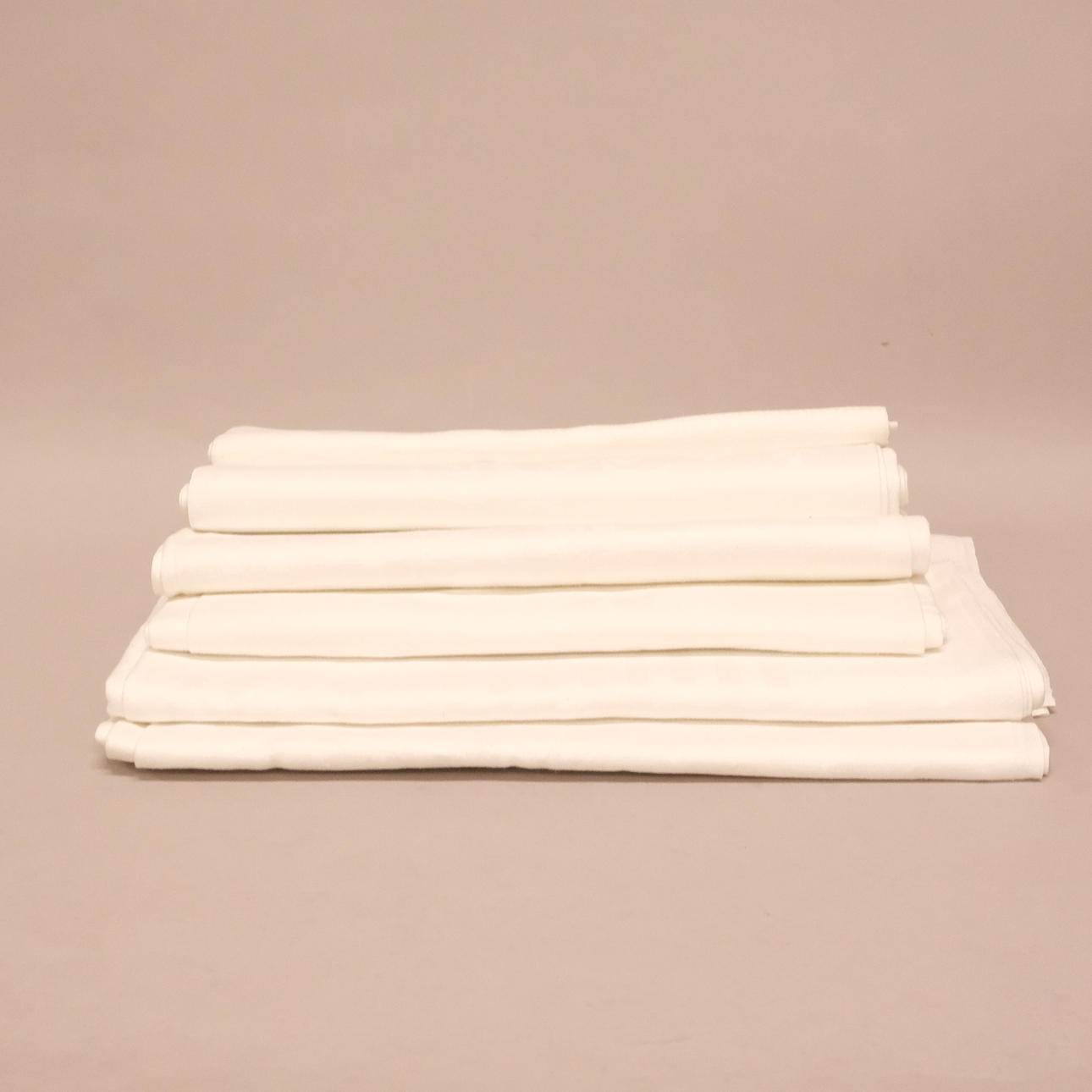 6 LINEN TABLECLOTHS.