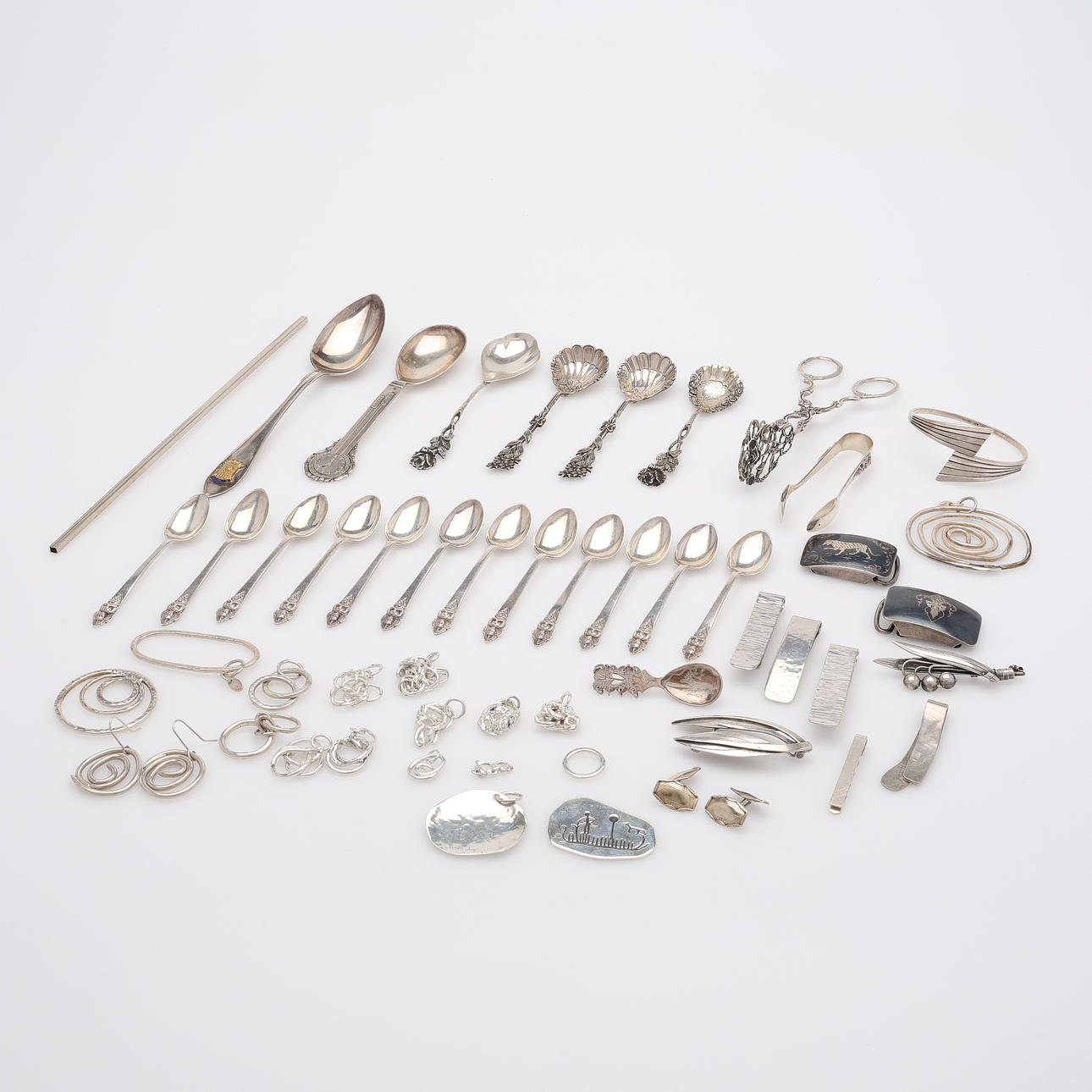 ASSORTED SILVER ITEMS, IN LOT, total 580 g.