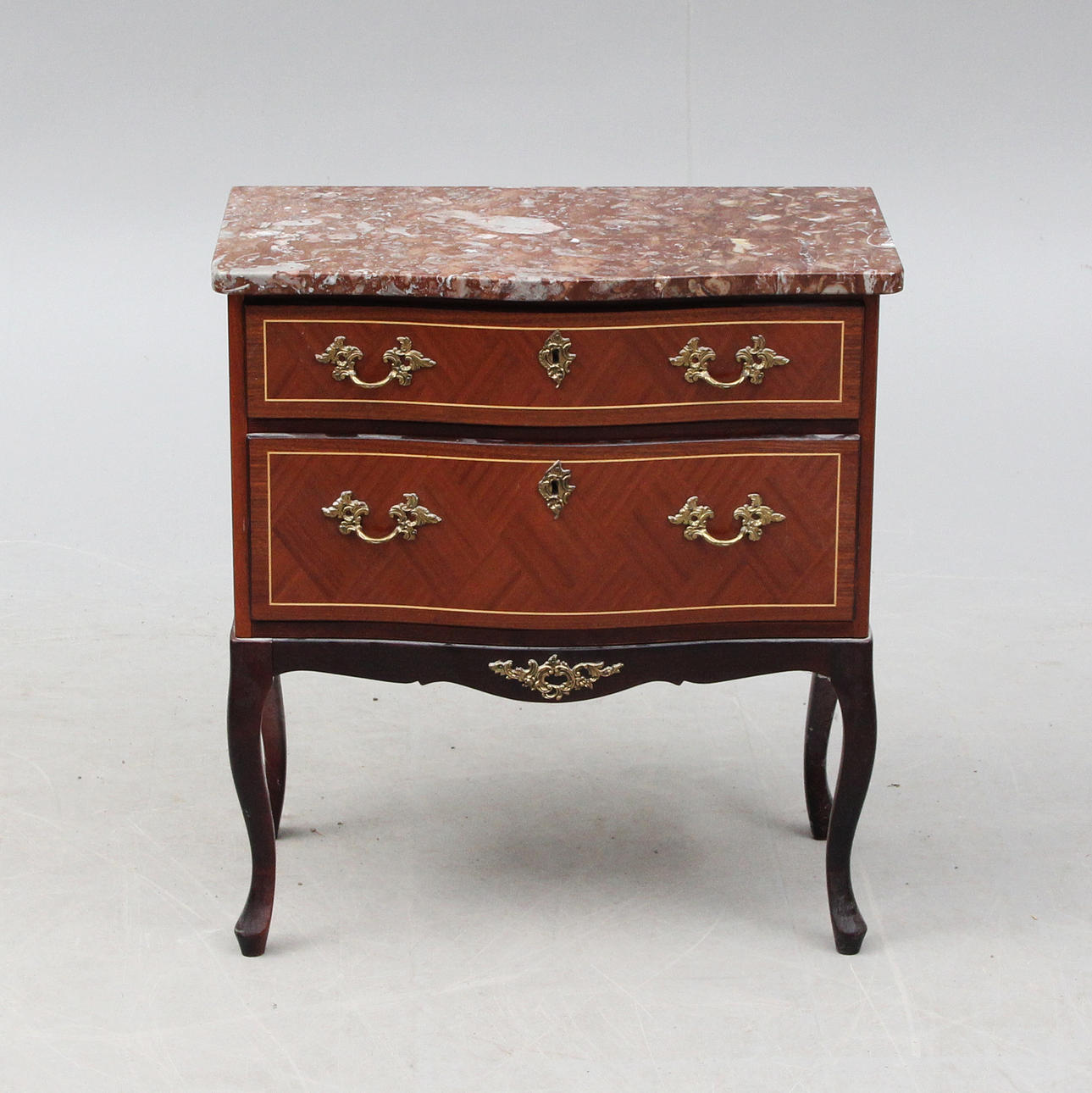 BYRÅ, med stenskiva.