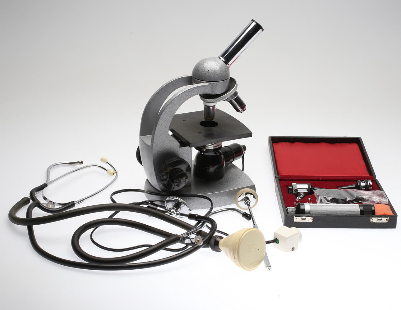 MIKROSKOP OCH STETOSKOP, 1900-talets andra hälft.