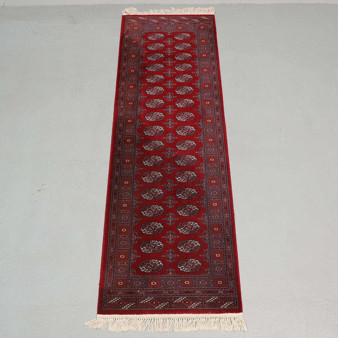 GALLERY CARPET, oriental, machine-made, approx. 252x81 cm.