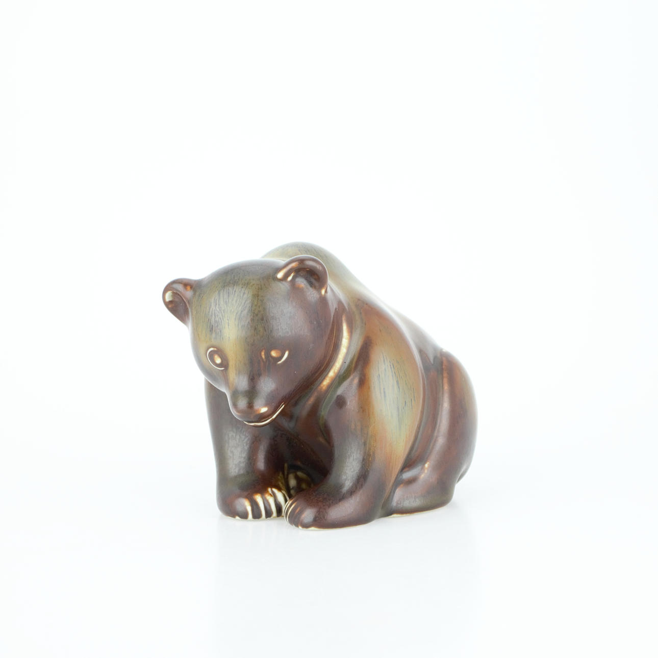 GUNNAR NYLUND. A bear figurine, glazed stoneware, Rörstrand.