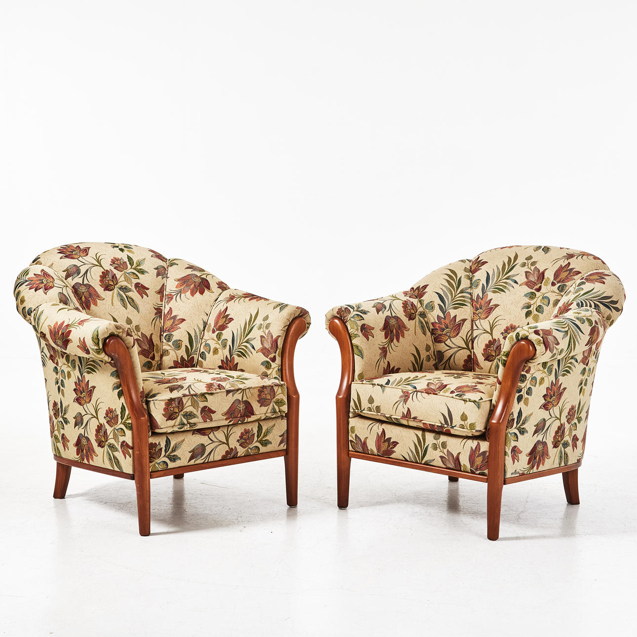 FÅTÖLJER, 1 par, textilklädd i Visingsö, Bröderna Andersson.