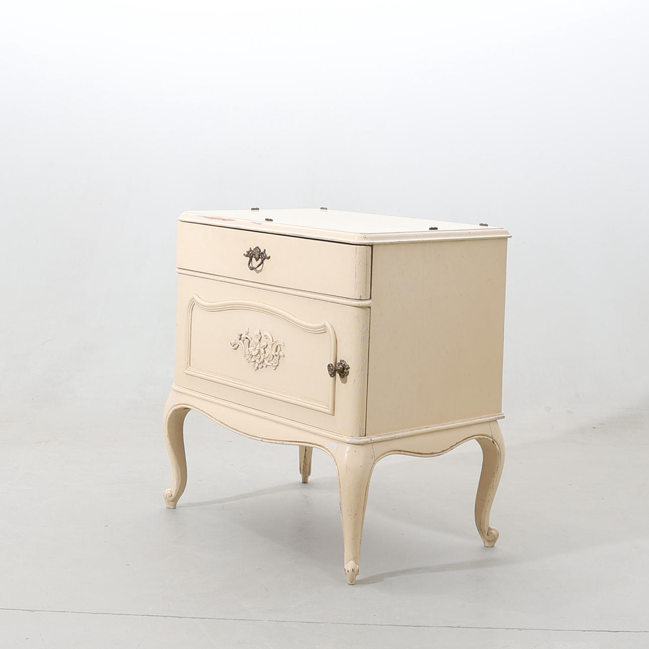 HALLBYRÅ, bondrokoko-stil, 1900-tal.