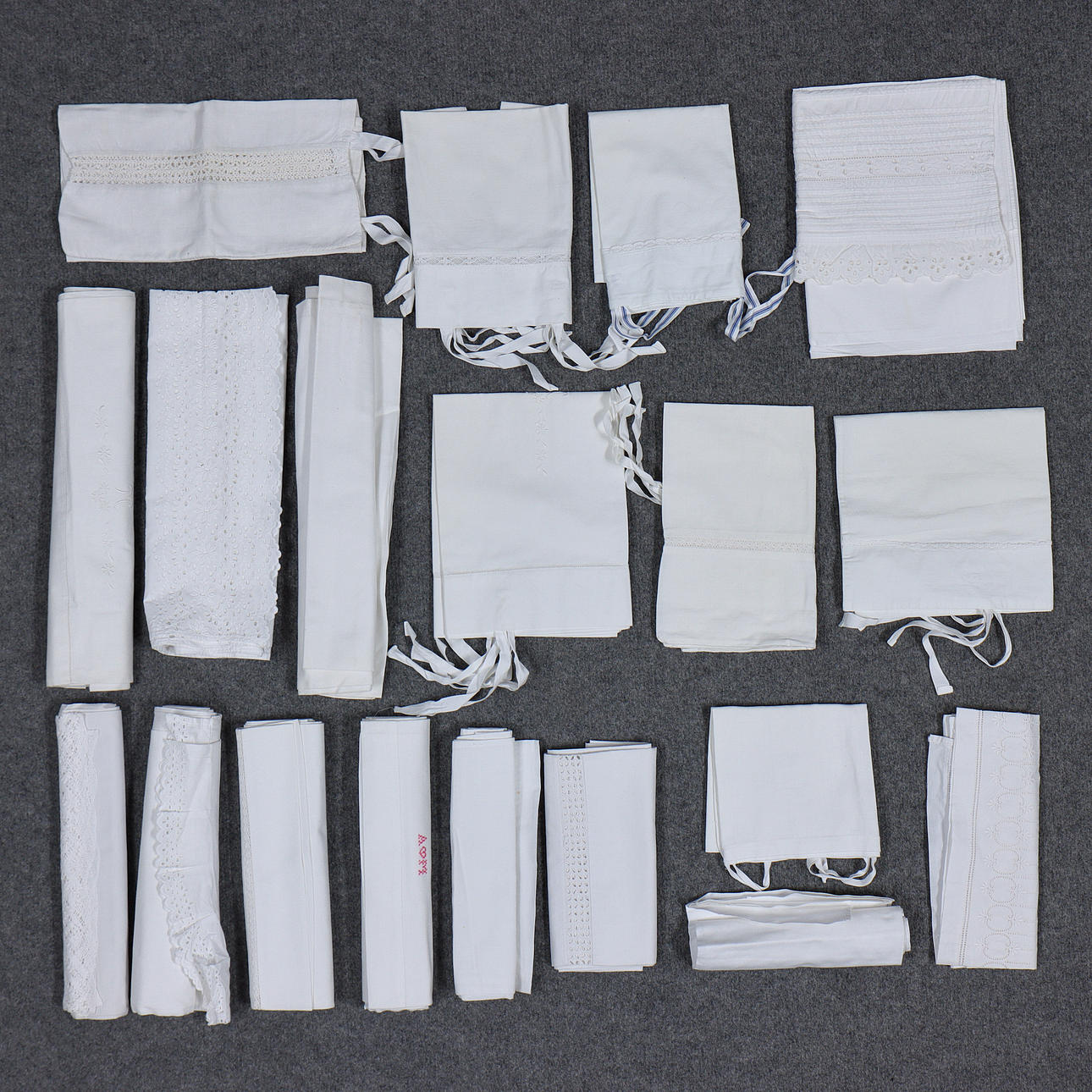 STOR SAMLING BARN/BEBISLAKAN I LINNE, 1900-TAL.