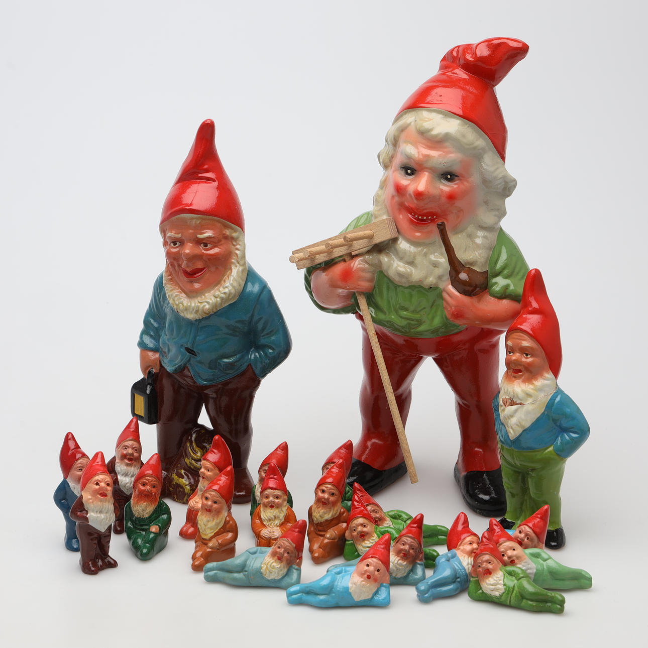 FIGURINES, gnomes, ceramics, 21 pcs.