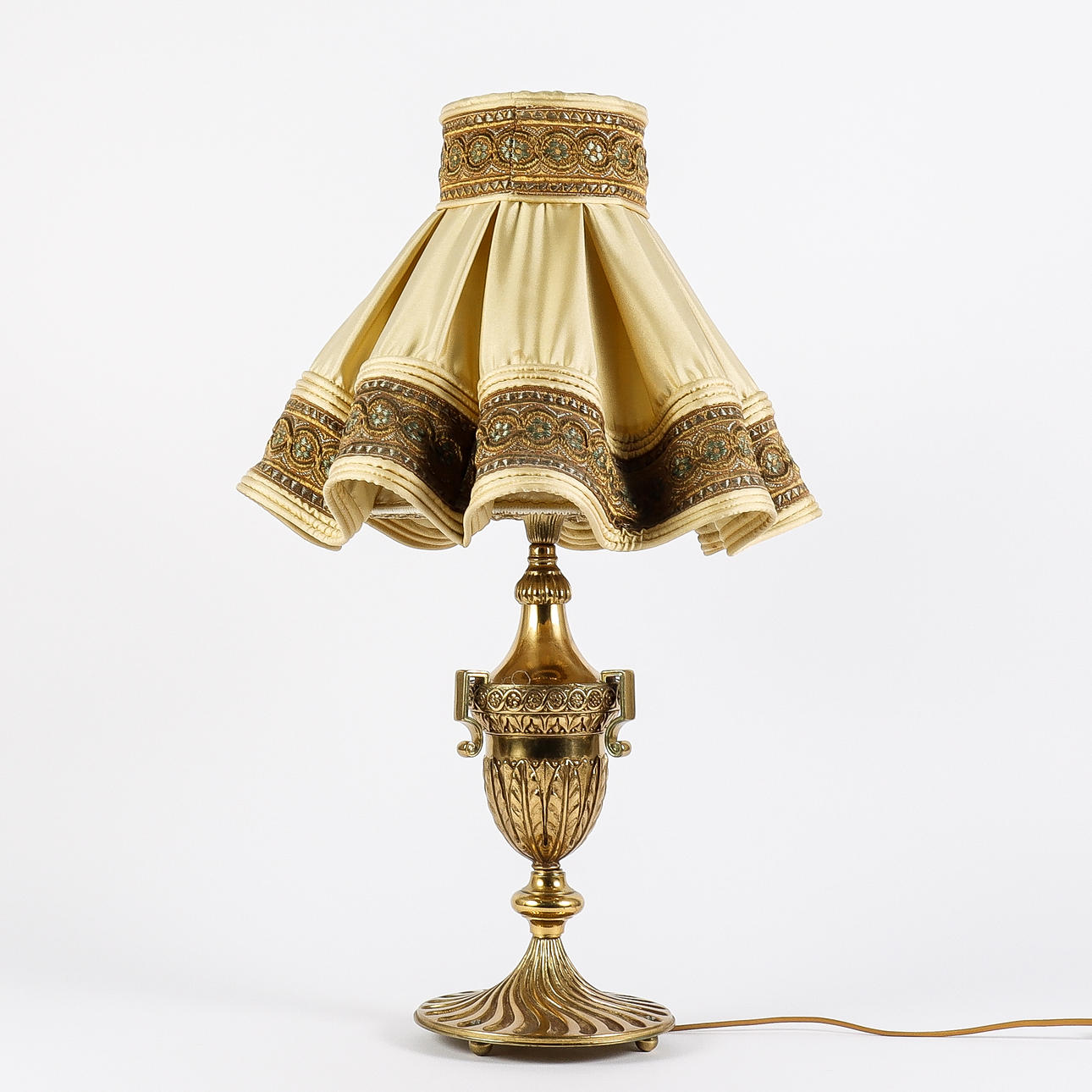 TABLE SLAMOPA foot in cast metal.