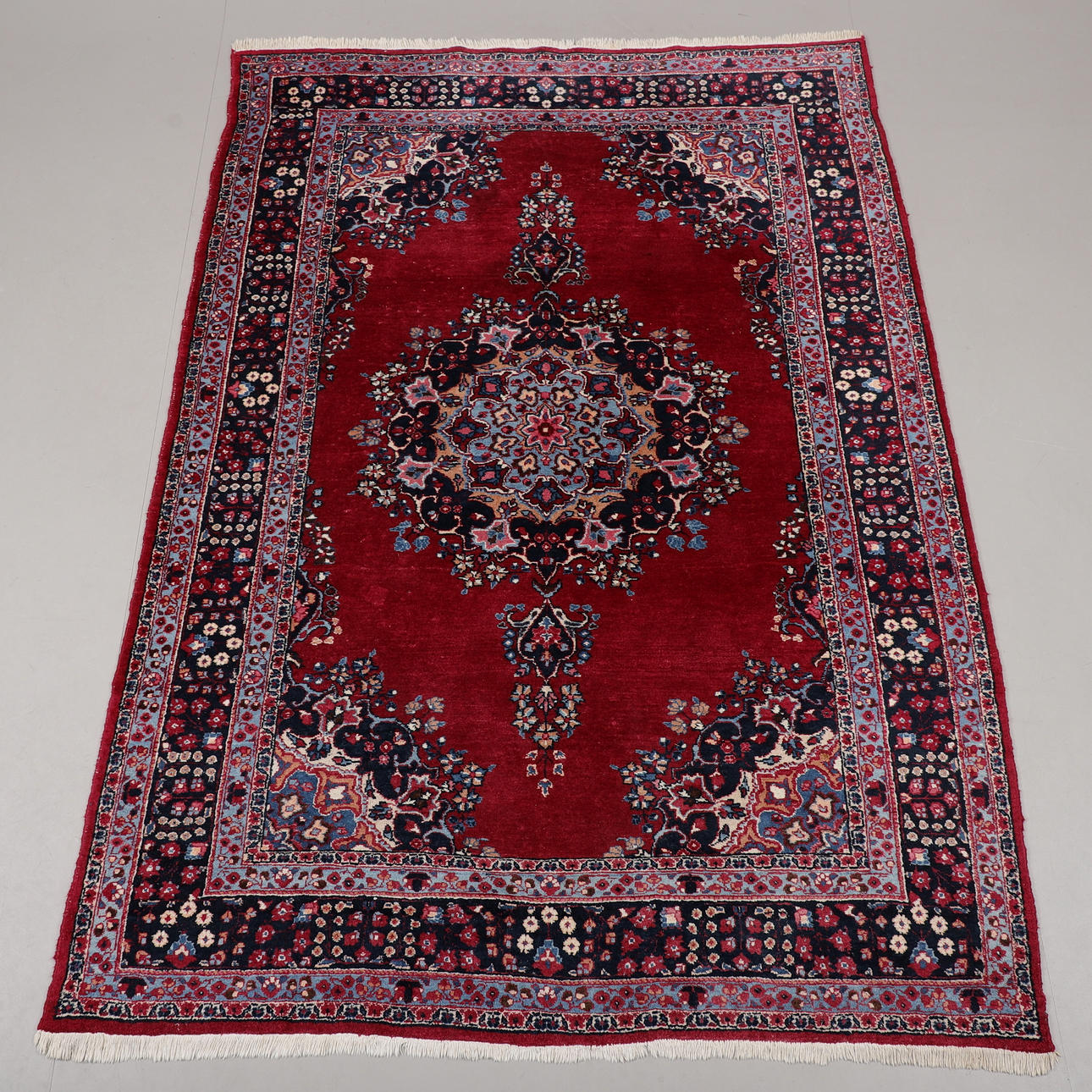CARPET, Persian, 284 x 196 cm.