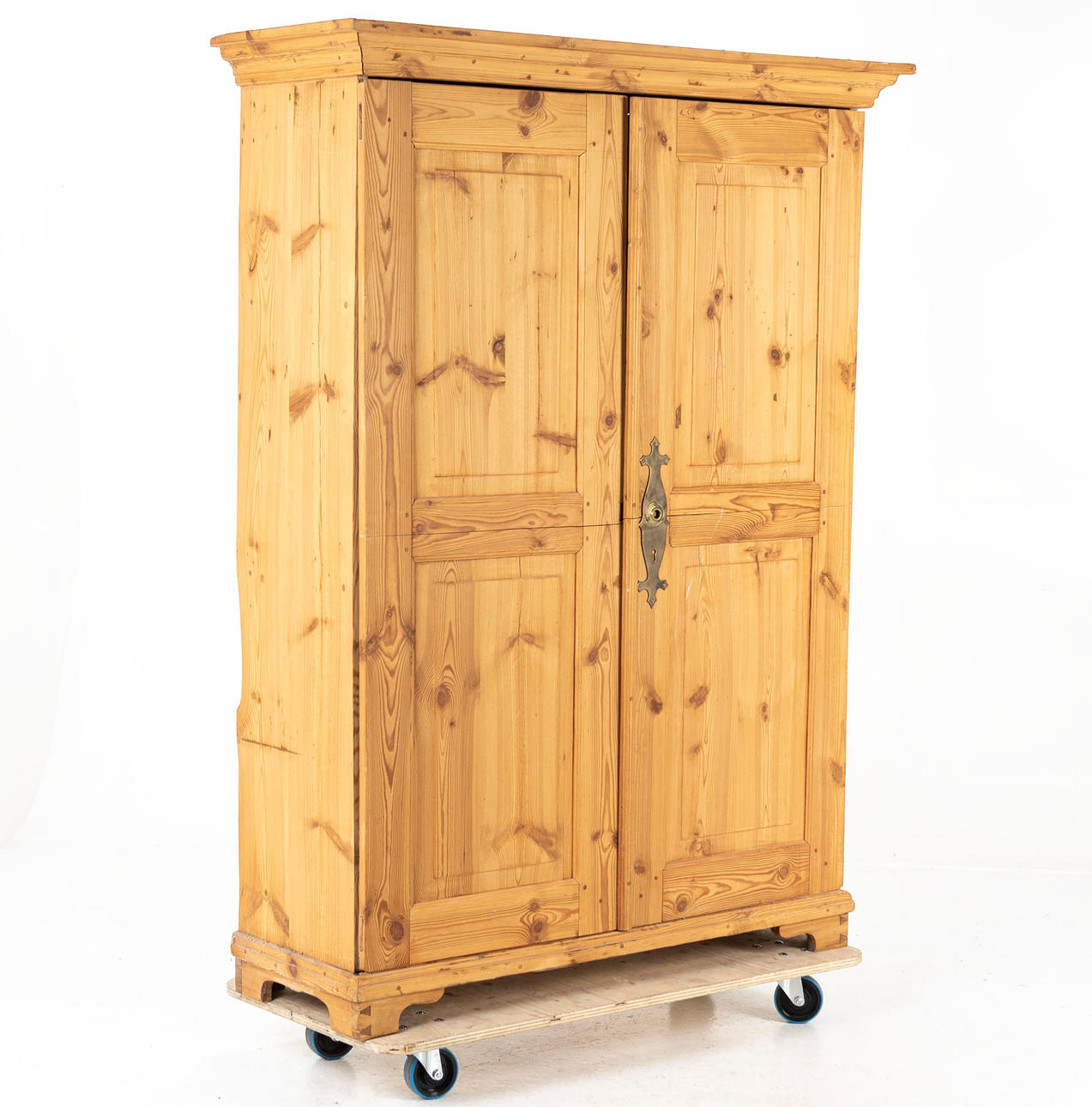 A pine cupboard, early 20th century.
