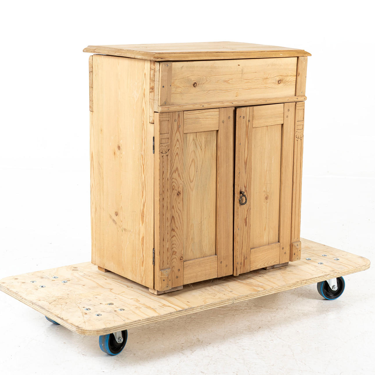 KOMMOD, nyrenässans, sekelskiftet 1900.