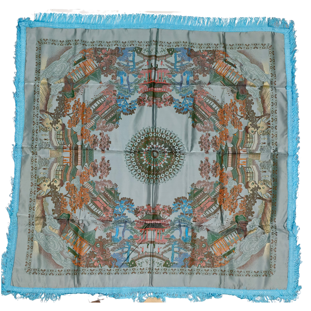 BROCADE CARPET IN ORIENTAL SILK. PALATIAL SCENE.