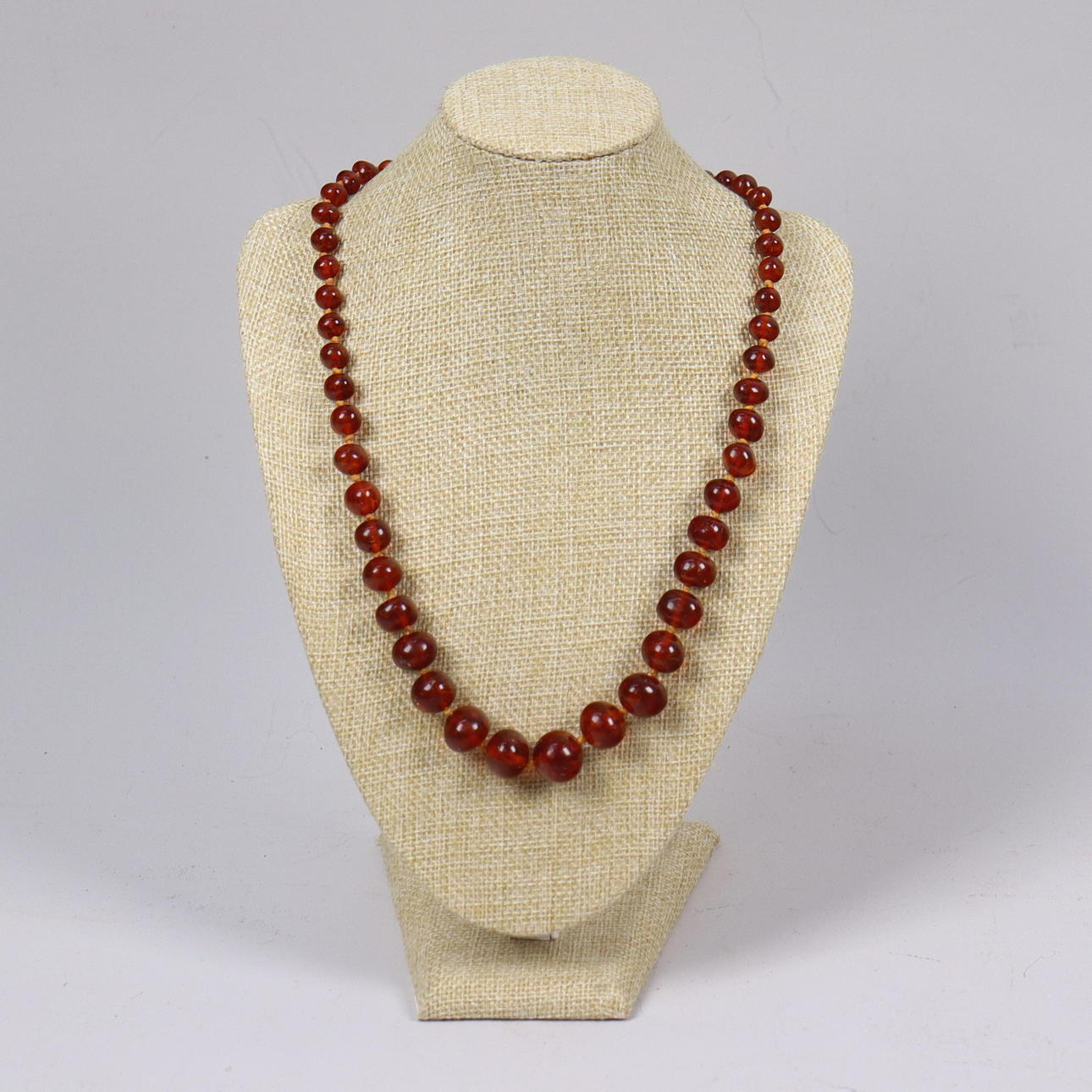 NECKLACE, amber, metered.