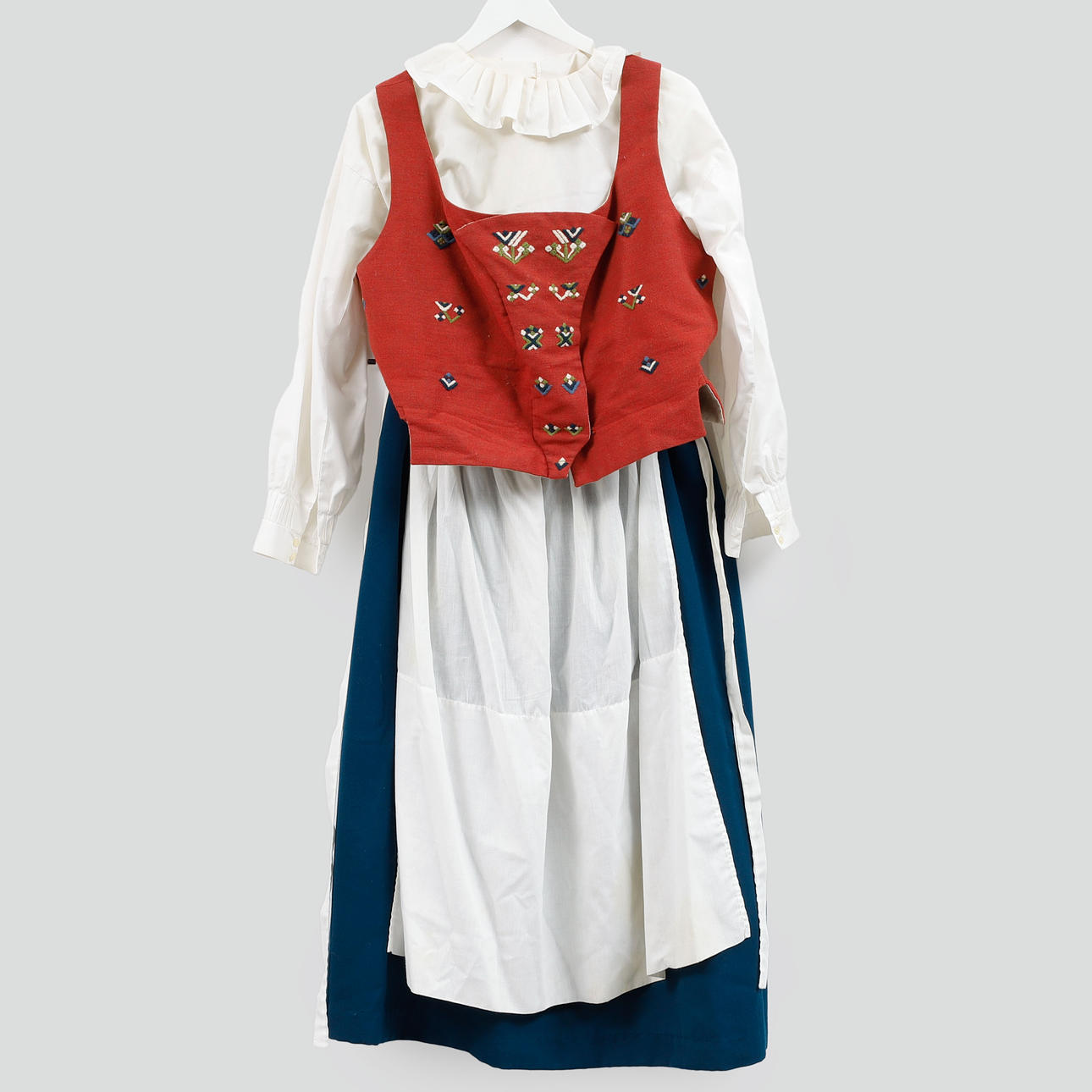 FOLK COSTUME/BOHUSSUIT, 9 pieces.