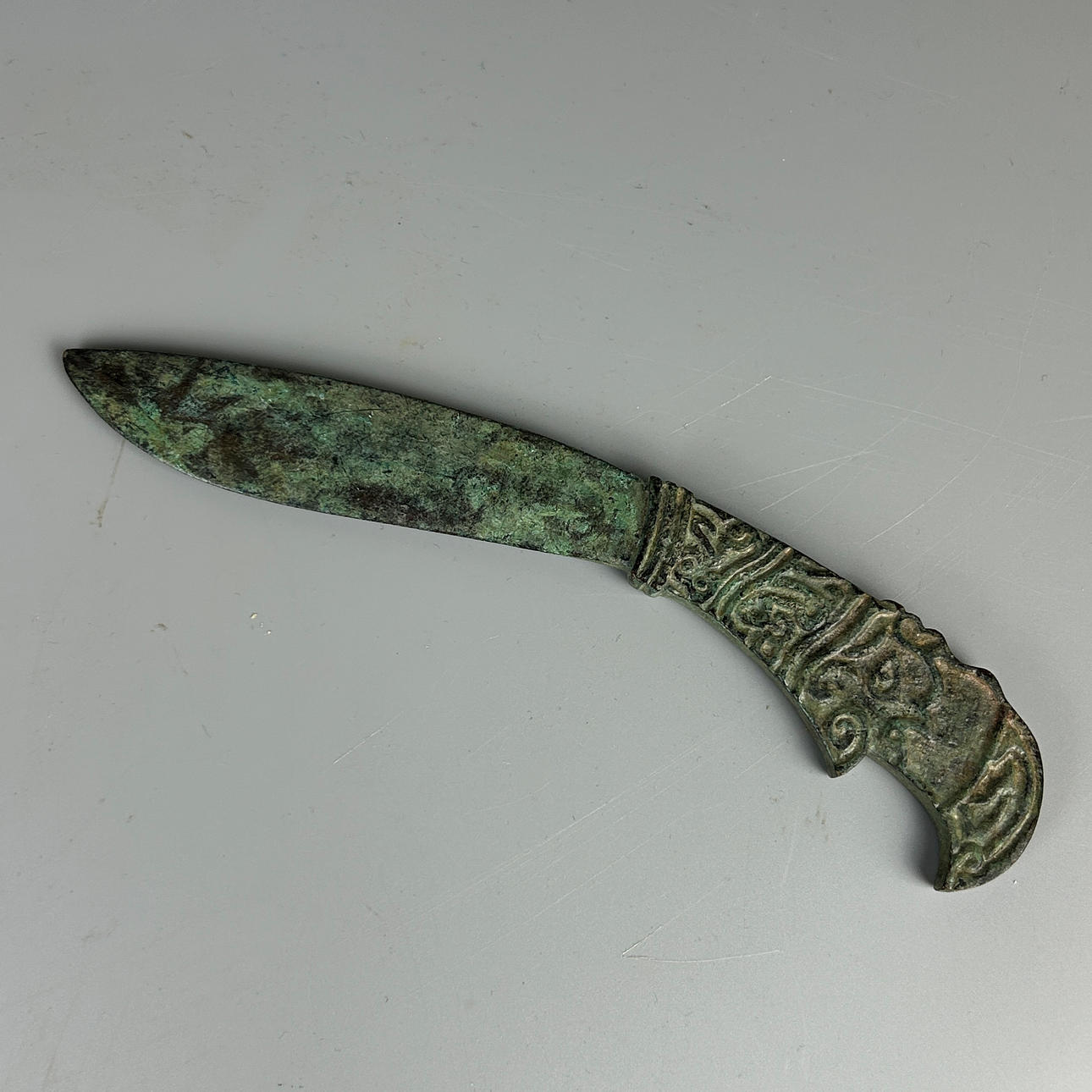 BRONZE ARCHAIC STYLE DAGGER.