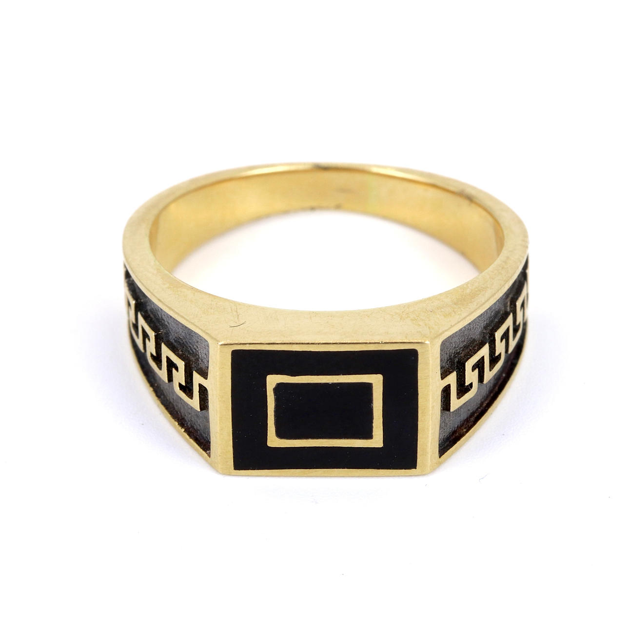 18CT YELLOW GOLD SGINET RING.