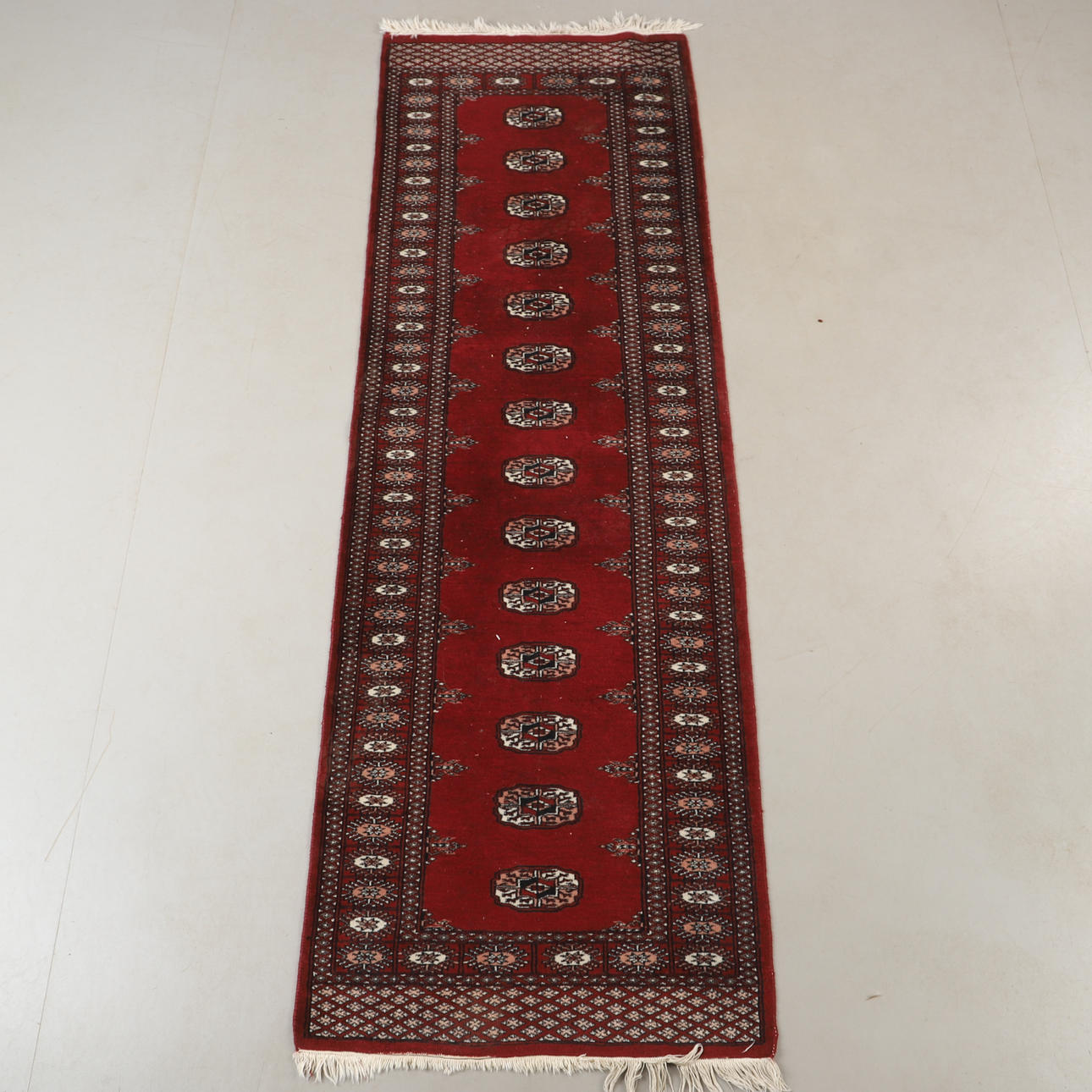 CARPET, oriental, gallery, 250 x 78 cm.