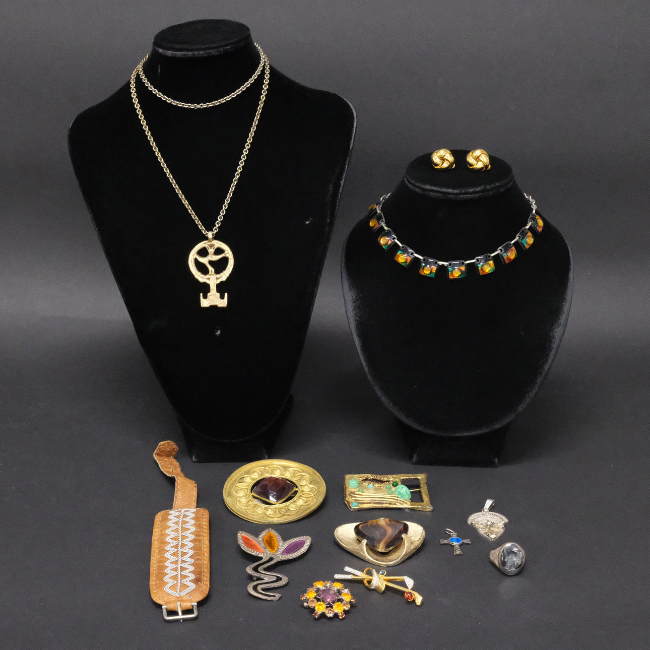 COLLECTION OF BIJOUTERIE.