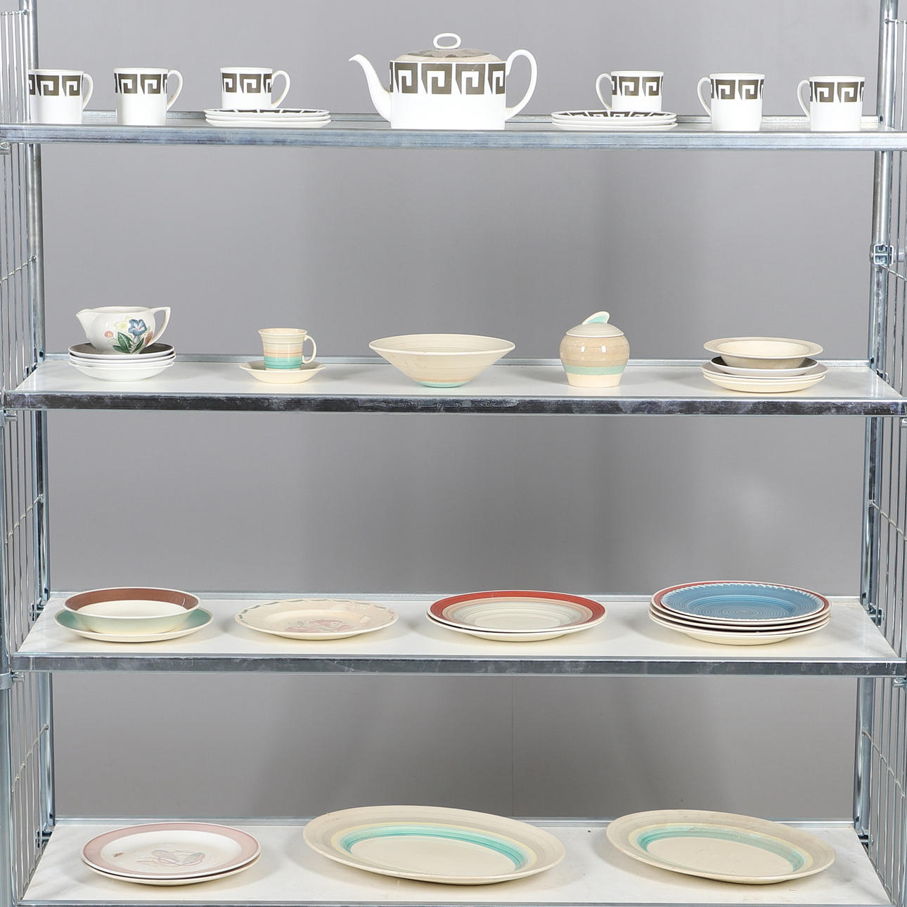 A QUANTITY OF SUSIE COOPER TABLEWARES, 1930S-1950S. Ceramics ...