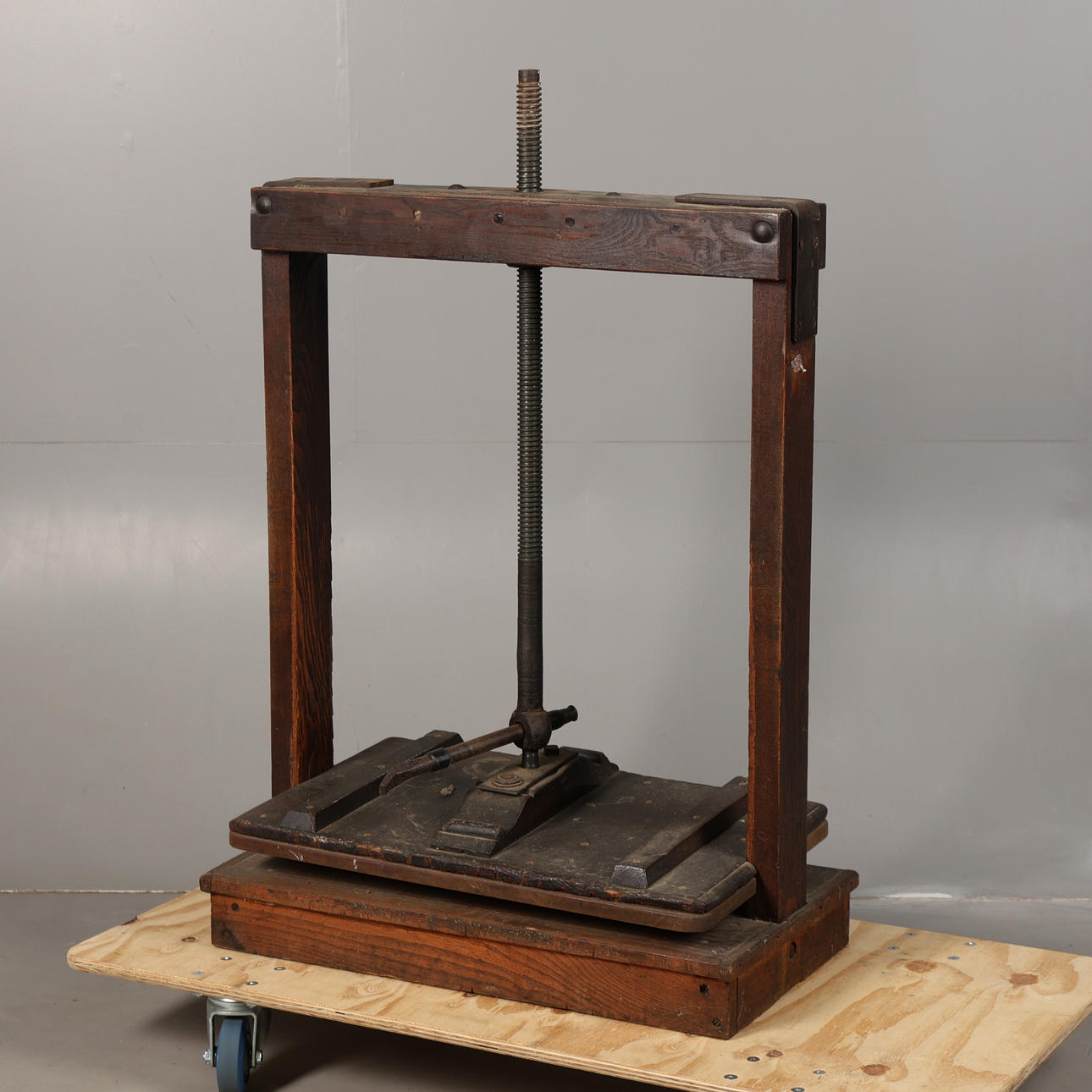 A LARGE 19TH-CENTURY OAK BOOK PRESS.