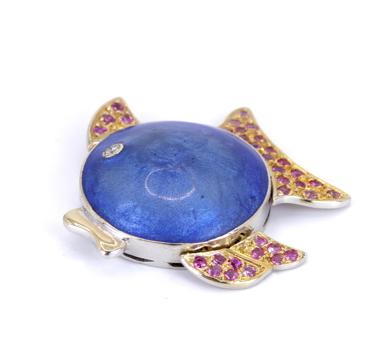 18CT GOLD DIAMOND & RUBY SET FISH PENDANT.