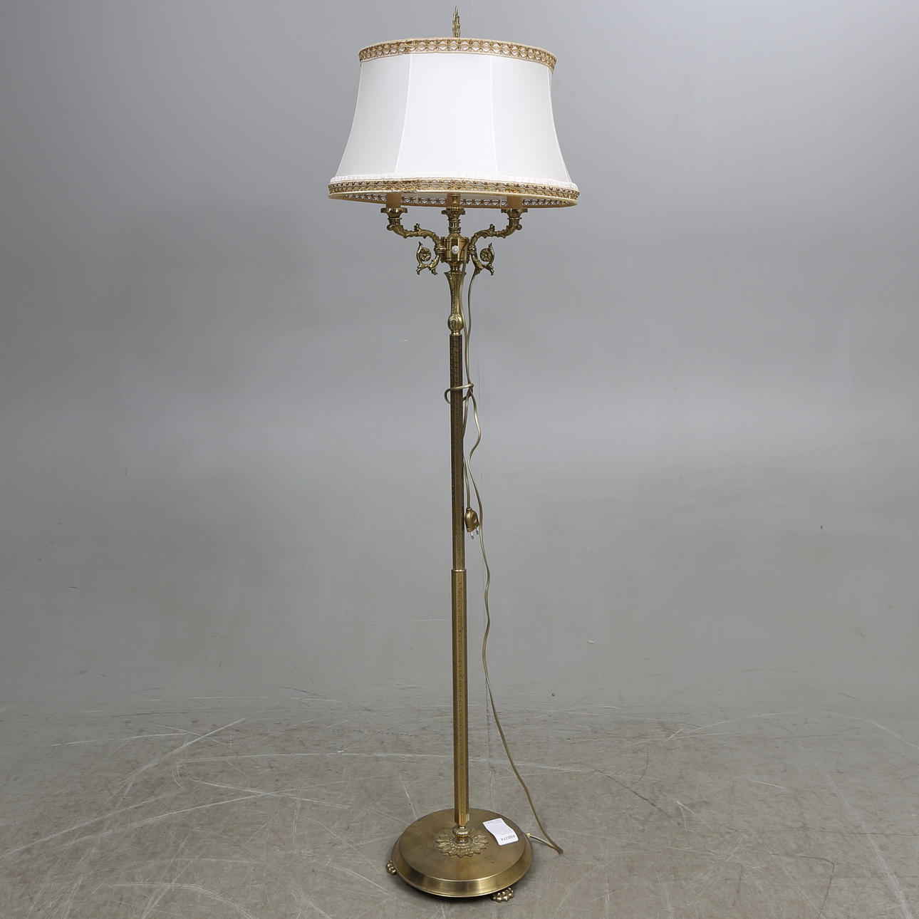 GOLVLAMPA, gulmetall, ABE 804-805, 1900-tal.