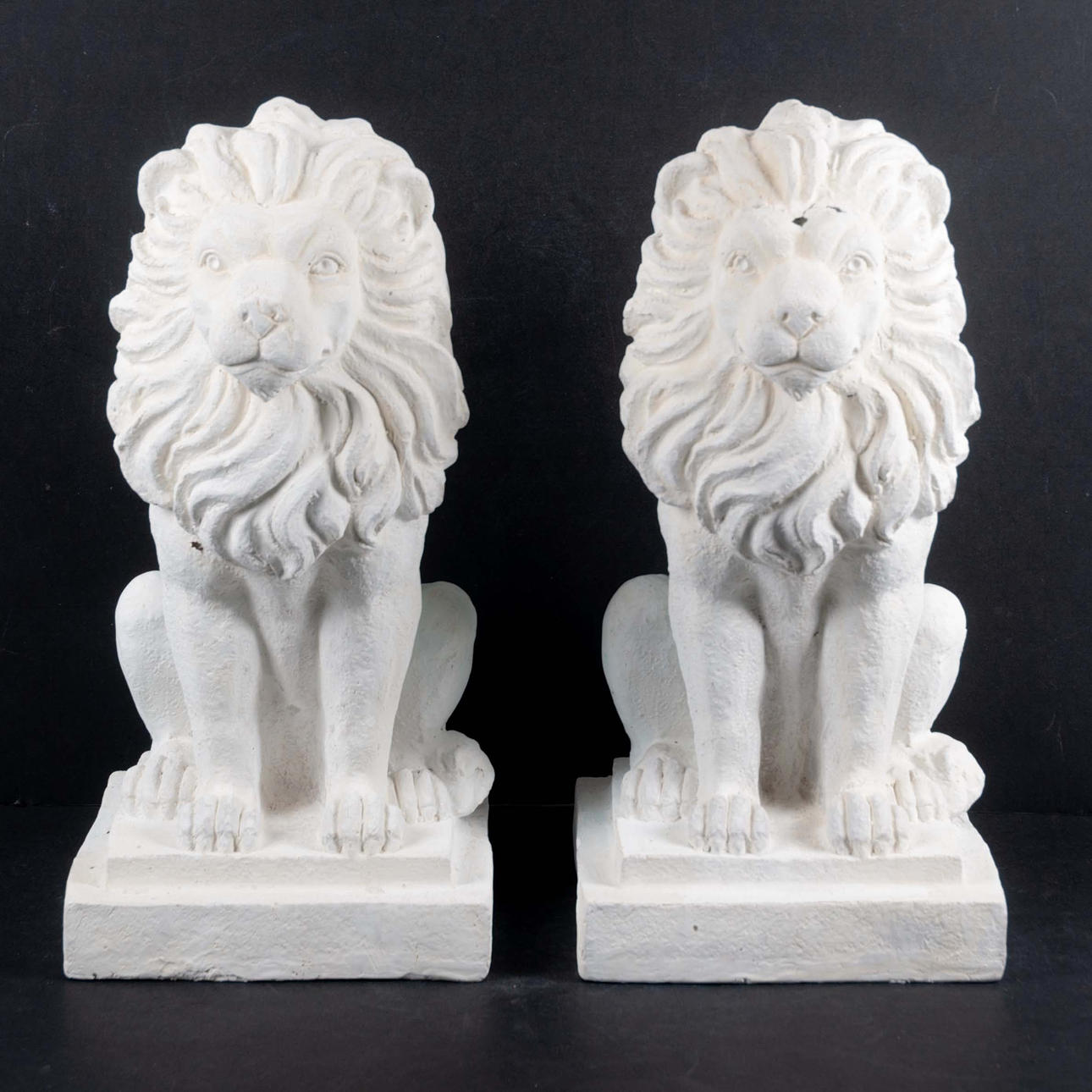 LION FIGURES, a pair, garden decoration, approx. 40 cm.