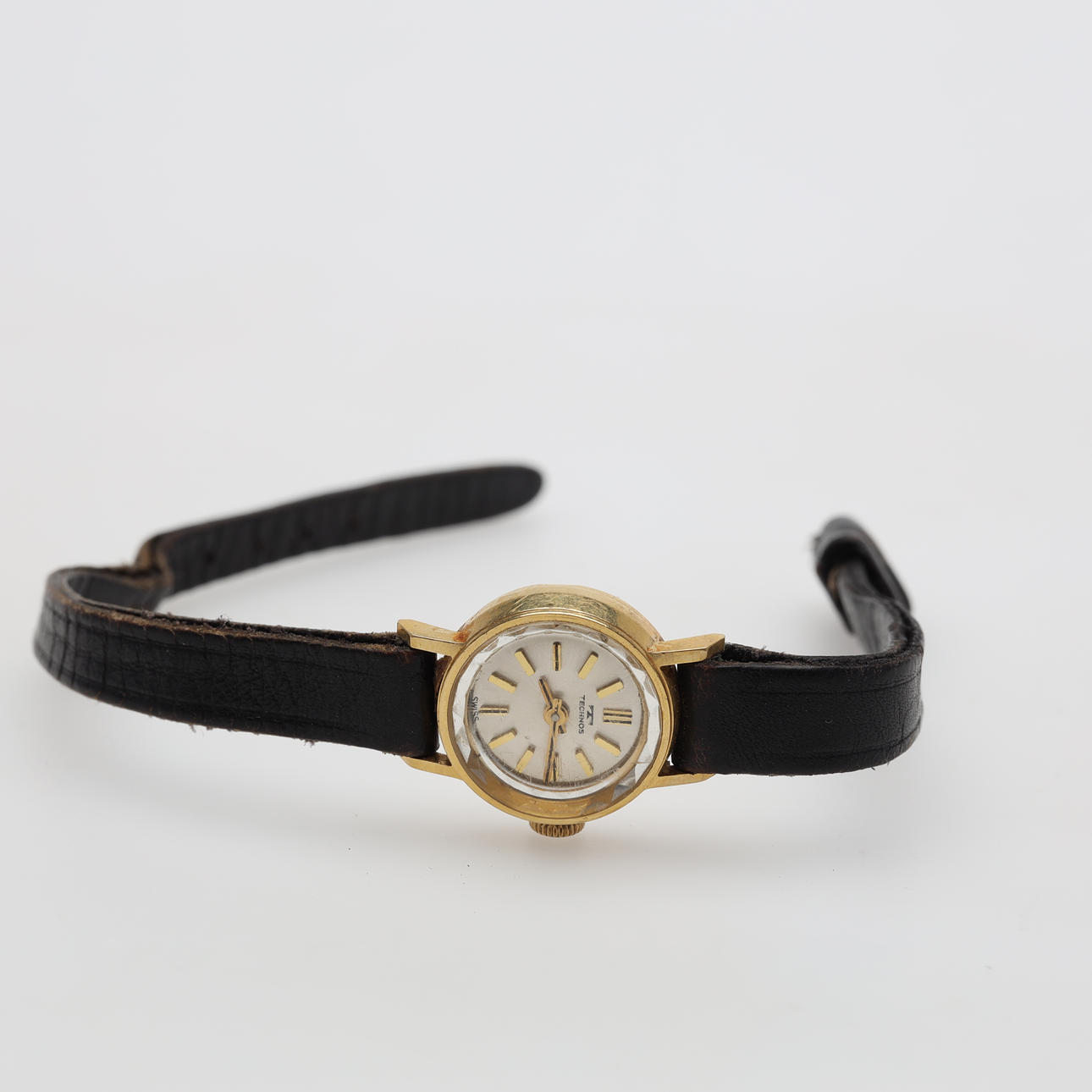 DAMUR Technos 18K gold manual with leather strap.