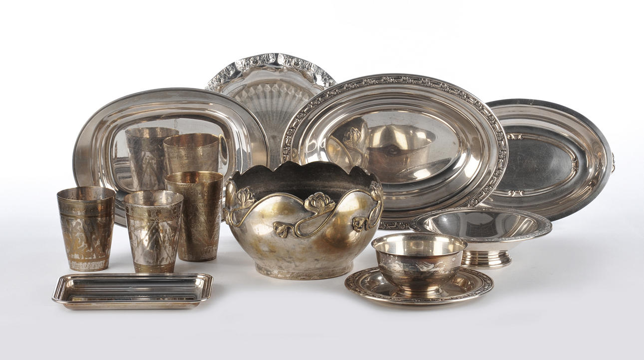 11-BIT BUNT MASSA RÄTTER OCH TALLRIKAR.