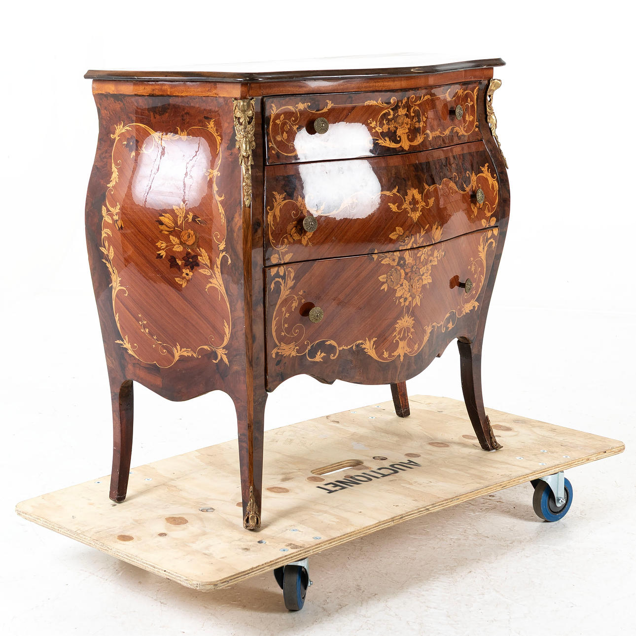 BYRÅ, Rokoko stil, med intarsia.