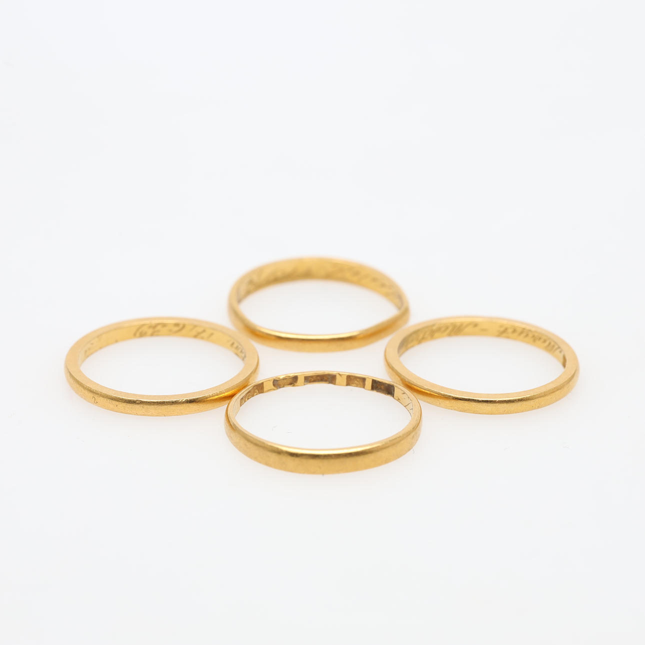 RINGAR 4 stycken, 23K guld, vikt ca 9,8 gram.
