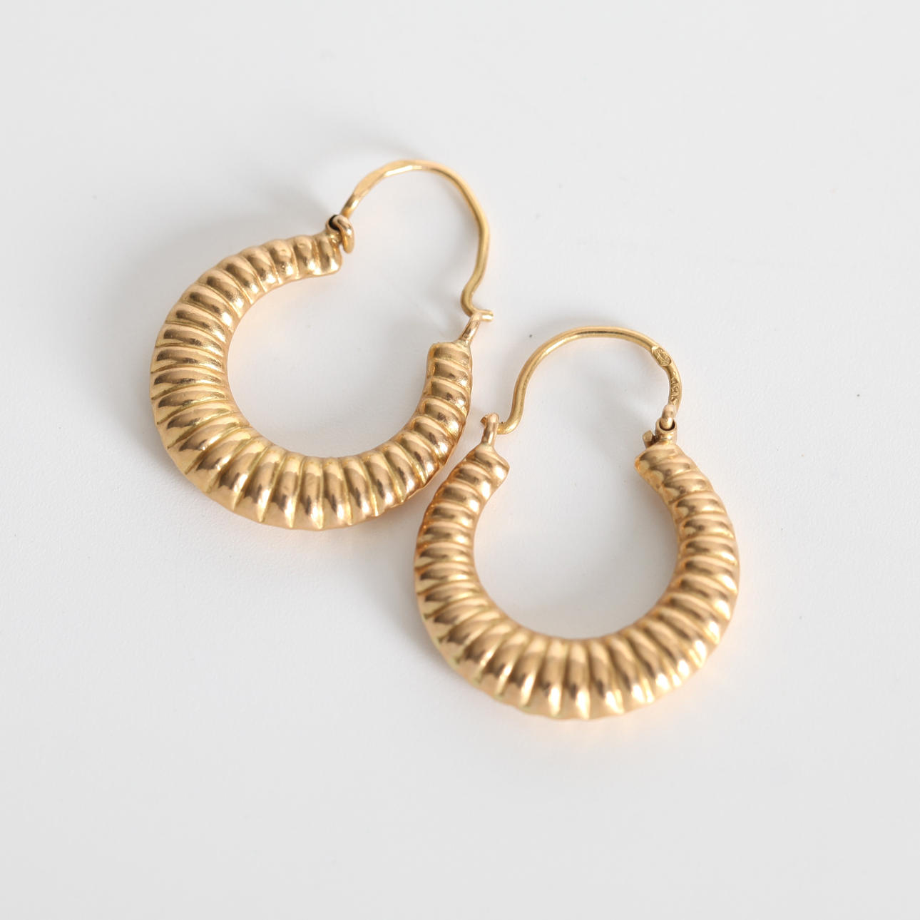 ÖRHÄNGEN, 1 par, Creoler, 18K guld.