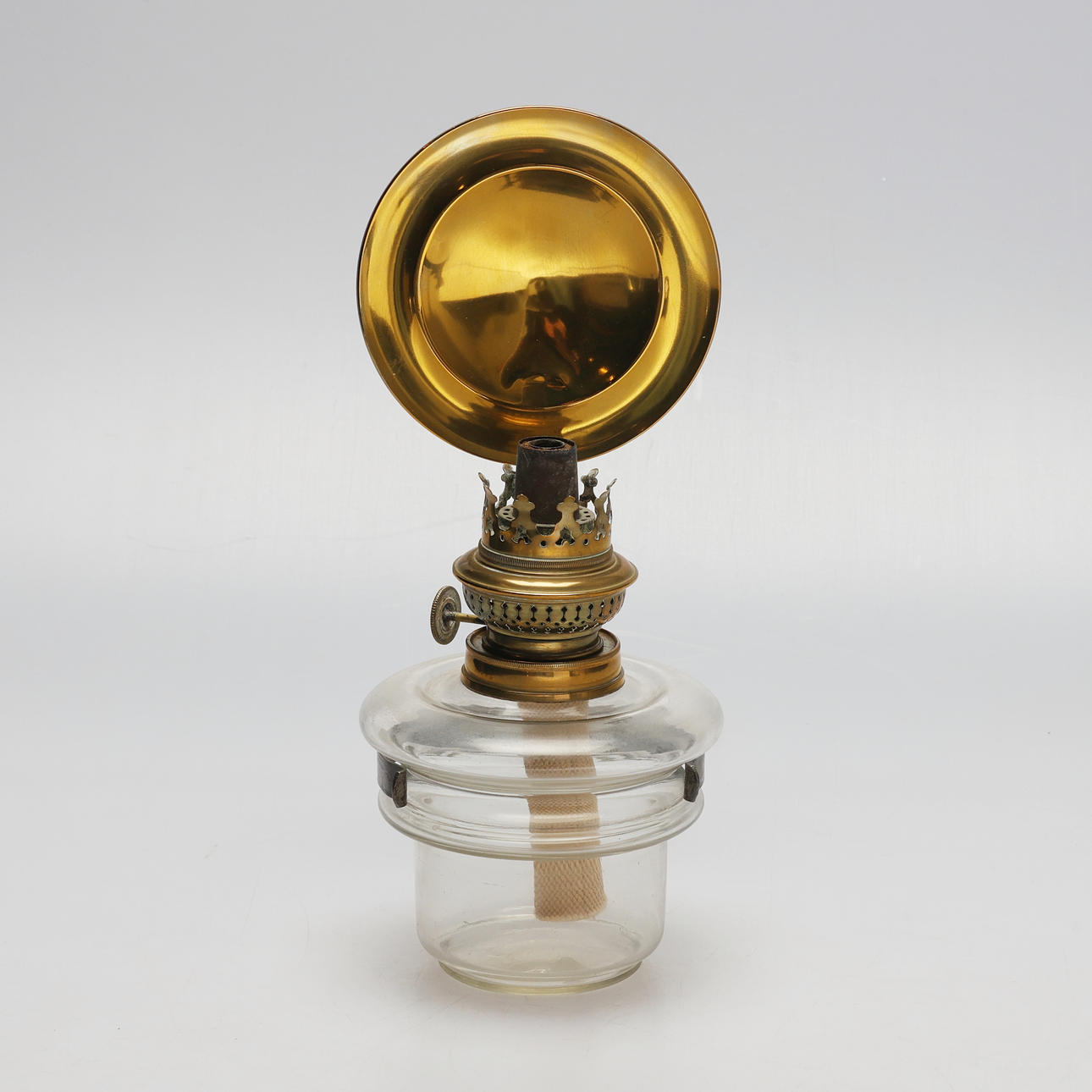 WALL KEROSENE LAMP. Brass, glass.