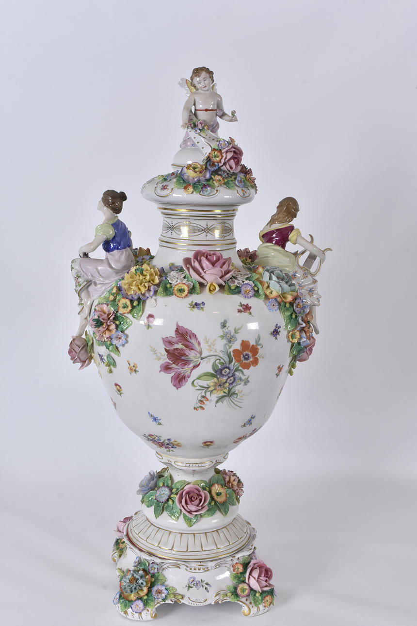 KOLOSSALURNA, porslin, Sitzendorff, 1900-talets 1 hälft.