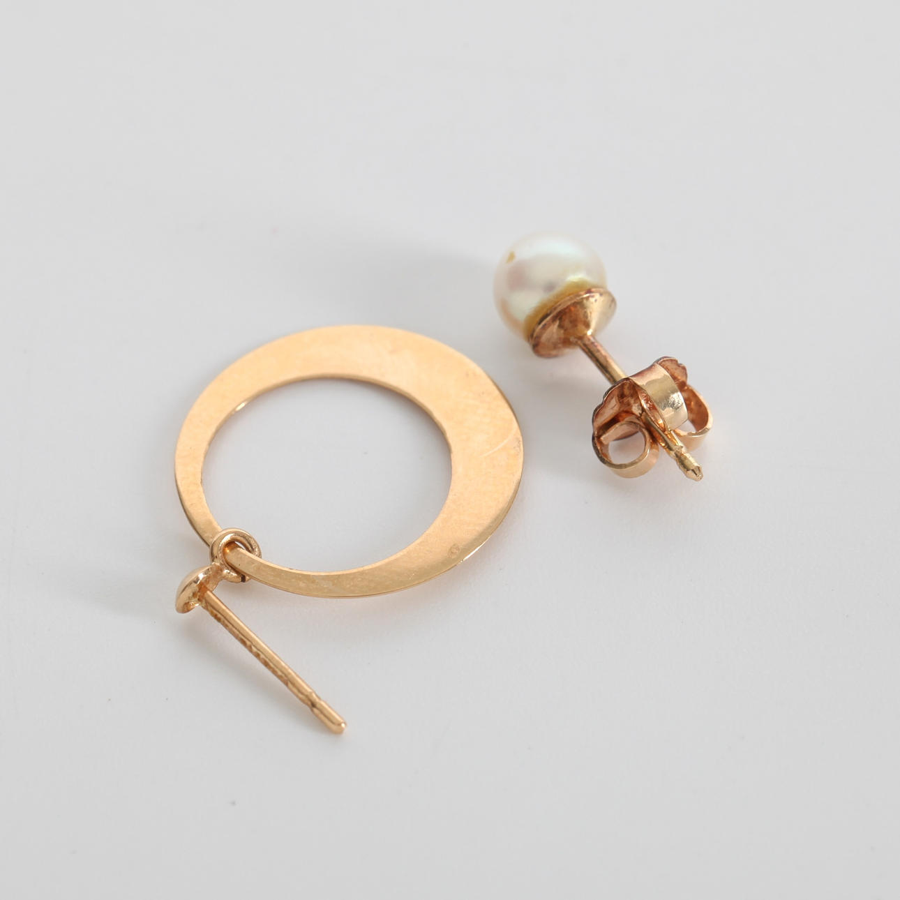 ODD EARRINGS, 2 pcs, 18K gold.