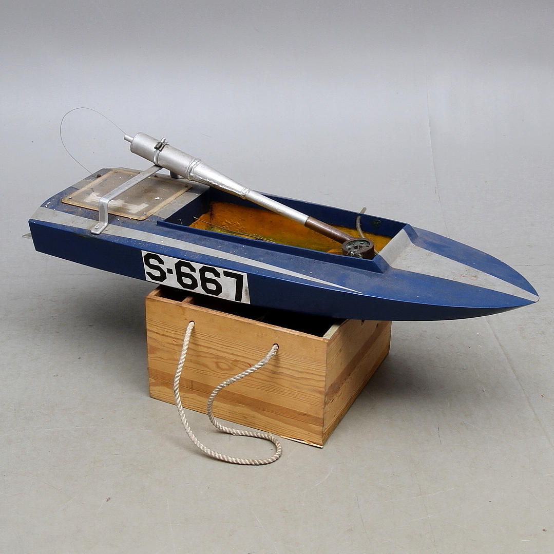MODELLBÅT, trä, 1900-tal.