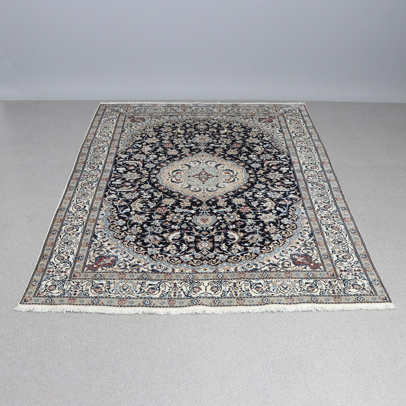 MARRY. Hand knotted, wool on cotton warp.