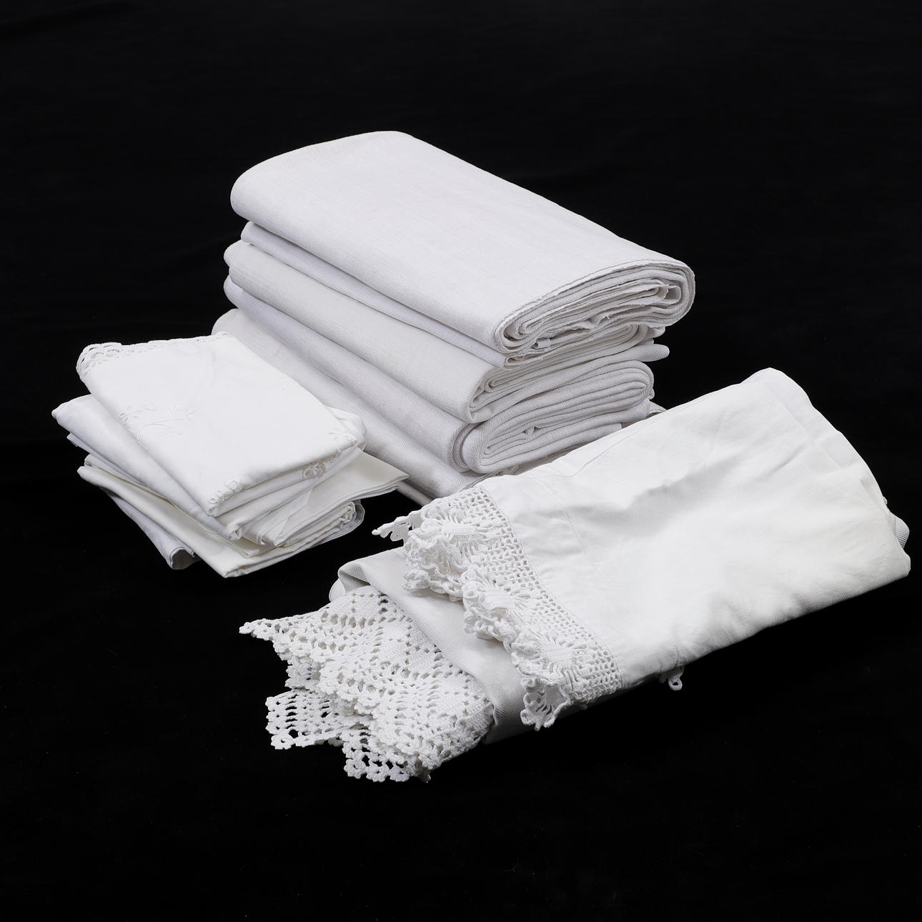 SHEETS, PILLOWCASES, 14 pieces, linen etc.