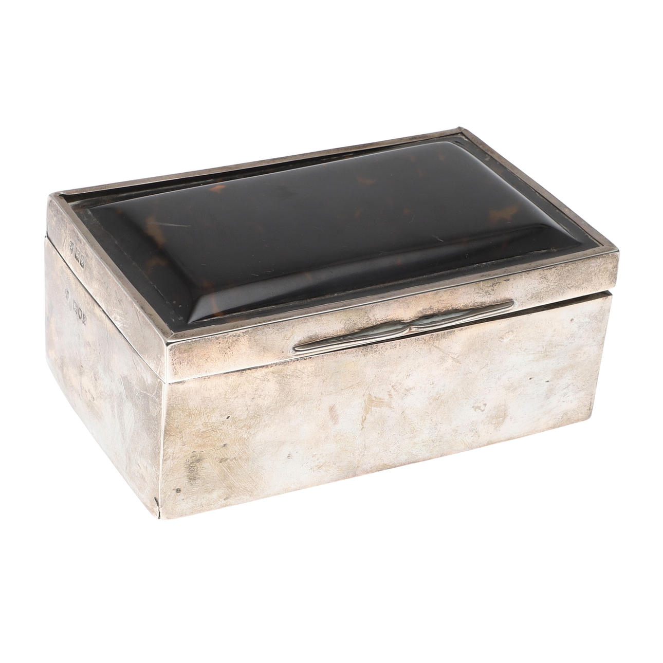 AN EARLY 20TH CENTURY SILVER CIGARETTE BOX.