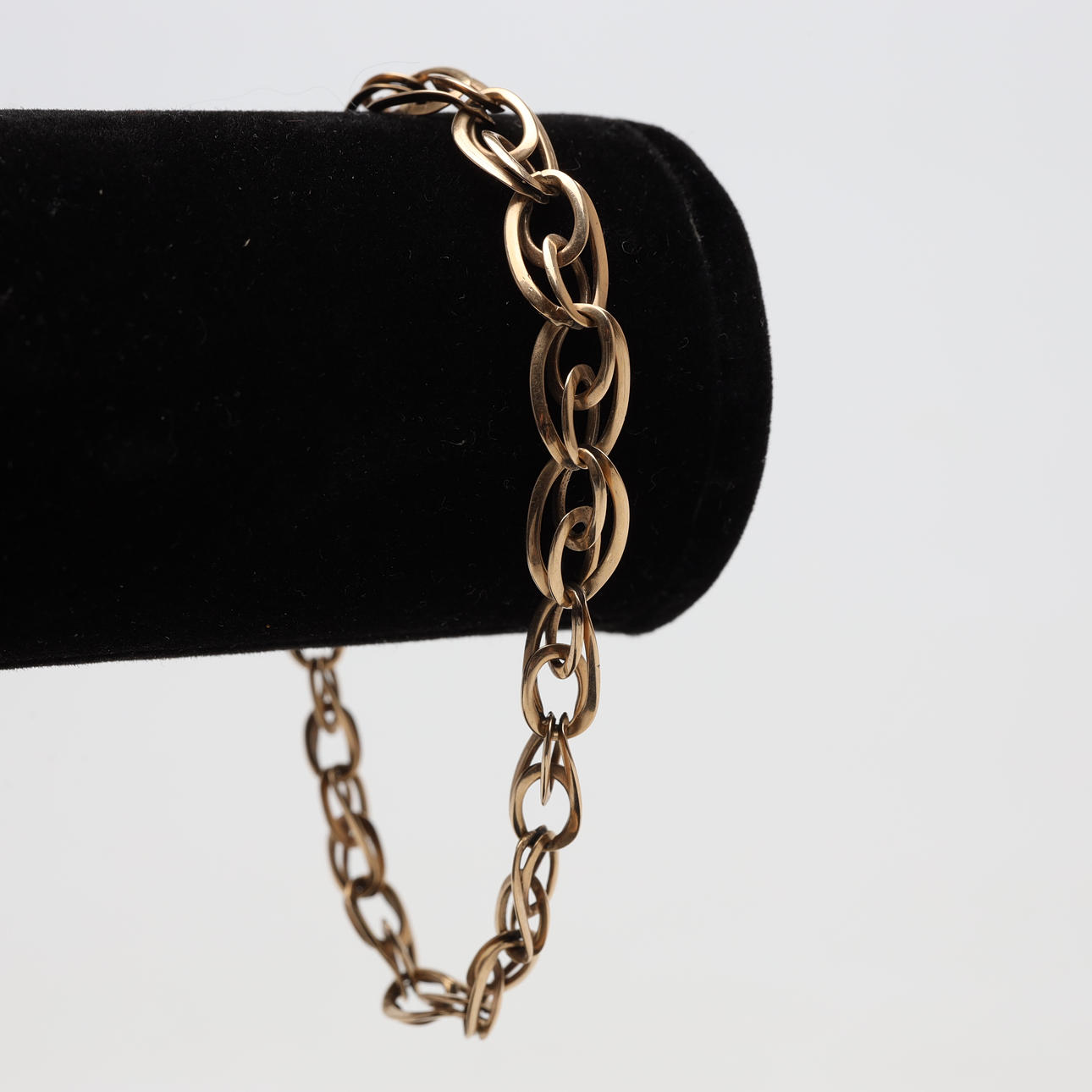 ARMBAND 14K, guld, vikt ca 9,8 gram.