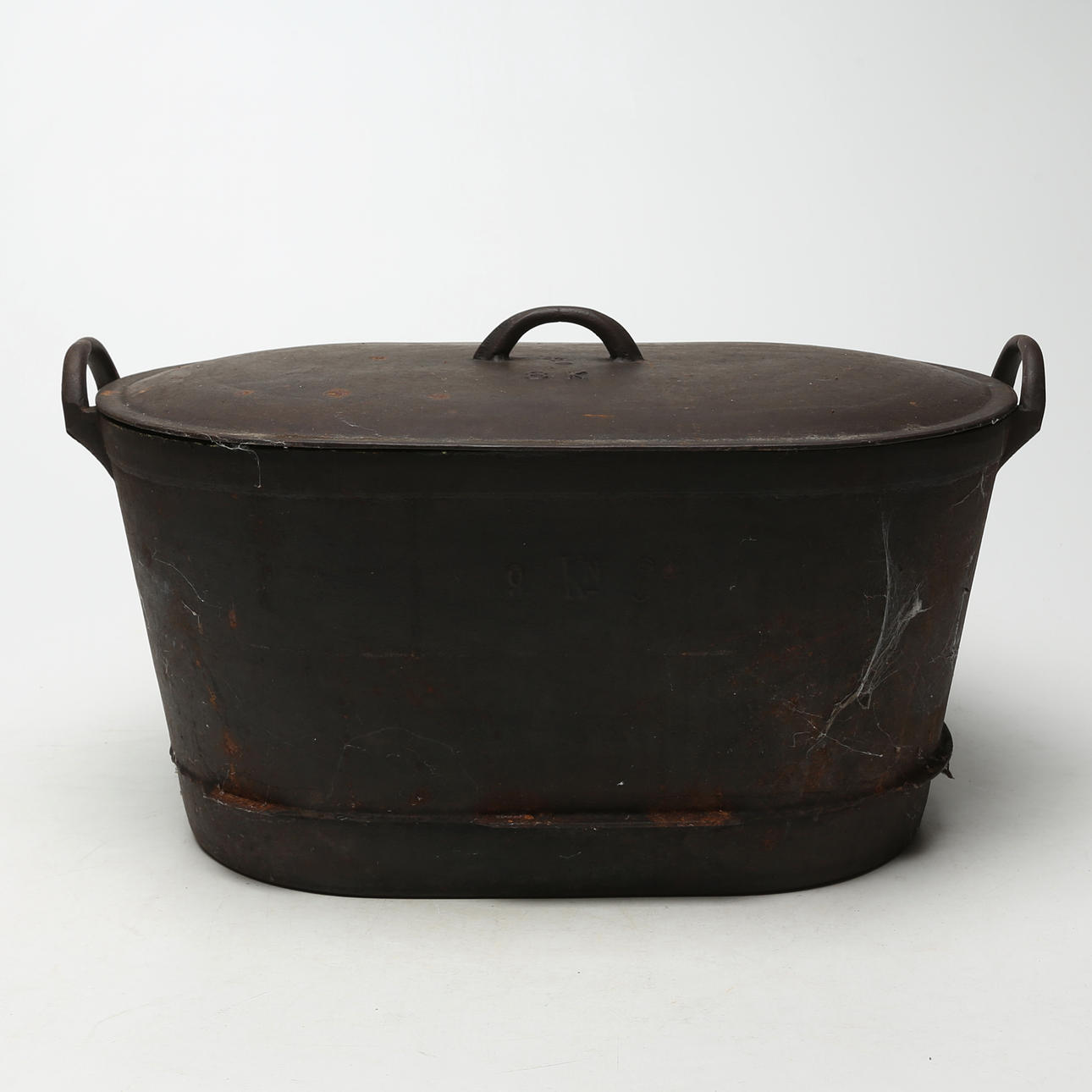 CASSEROLE with lid, cast iron.