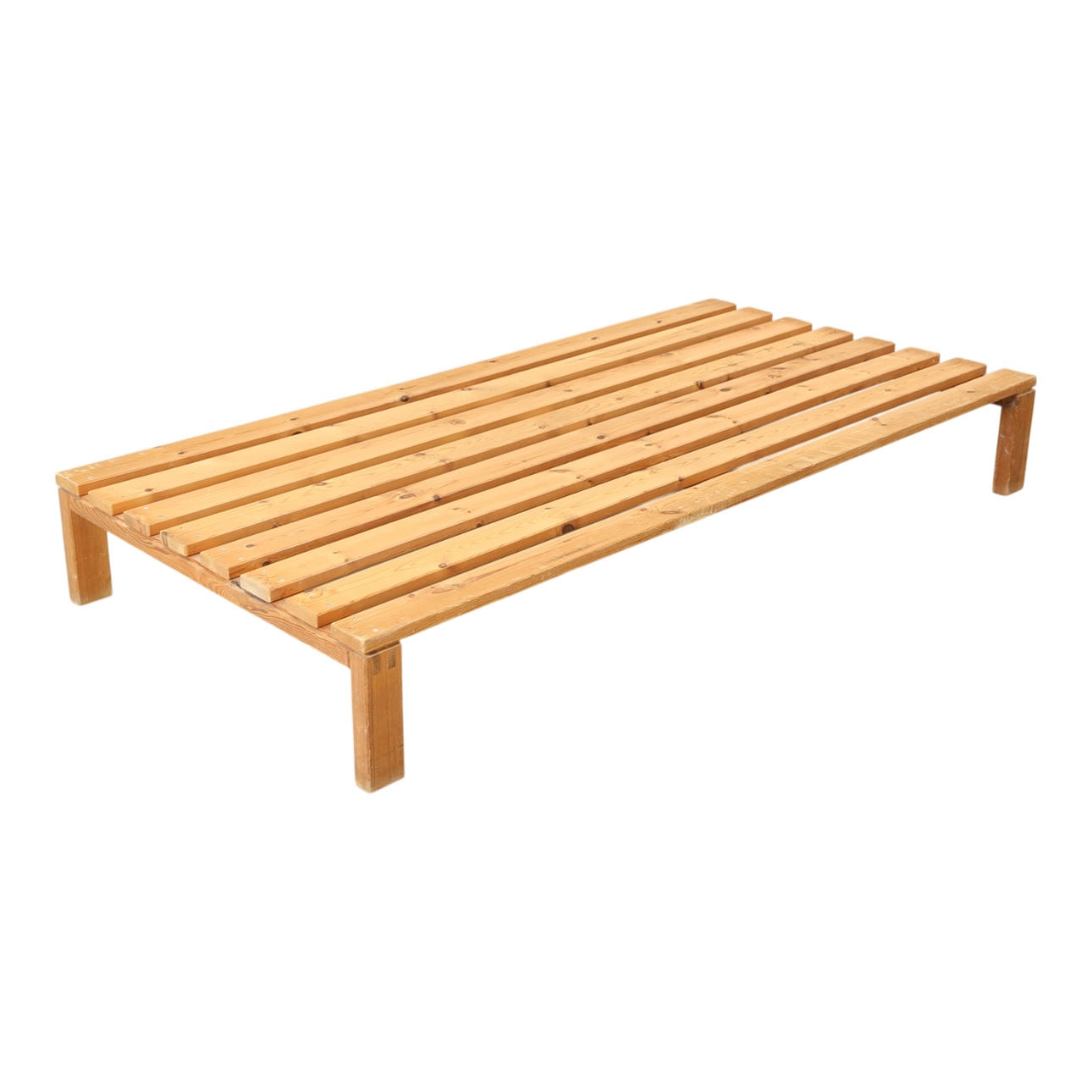 NYT I BO. Solid pine daybed, 1970s.