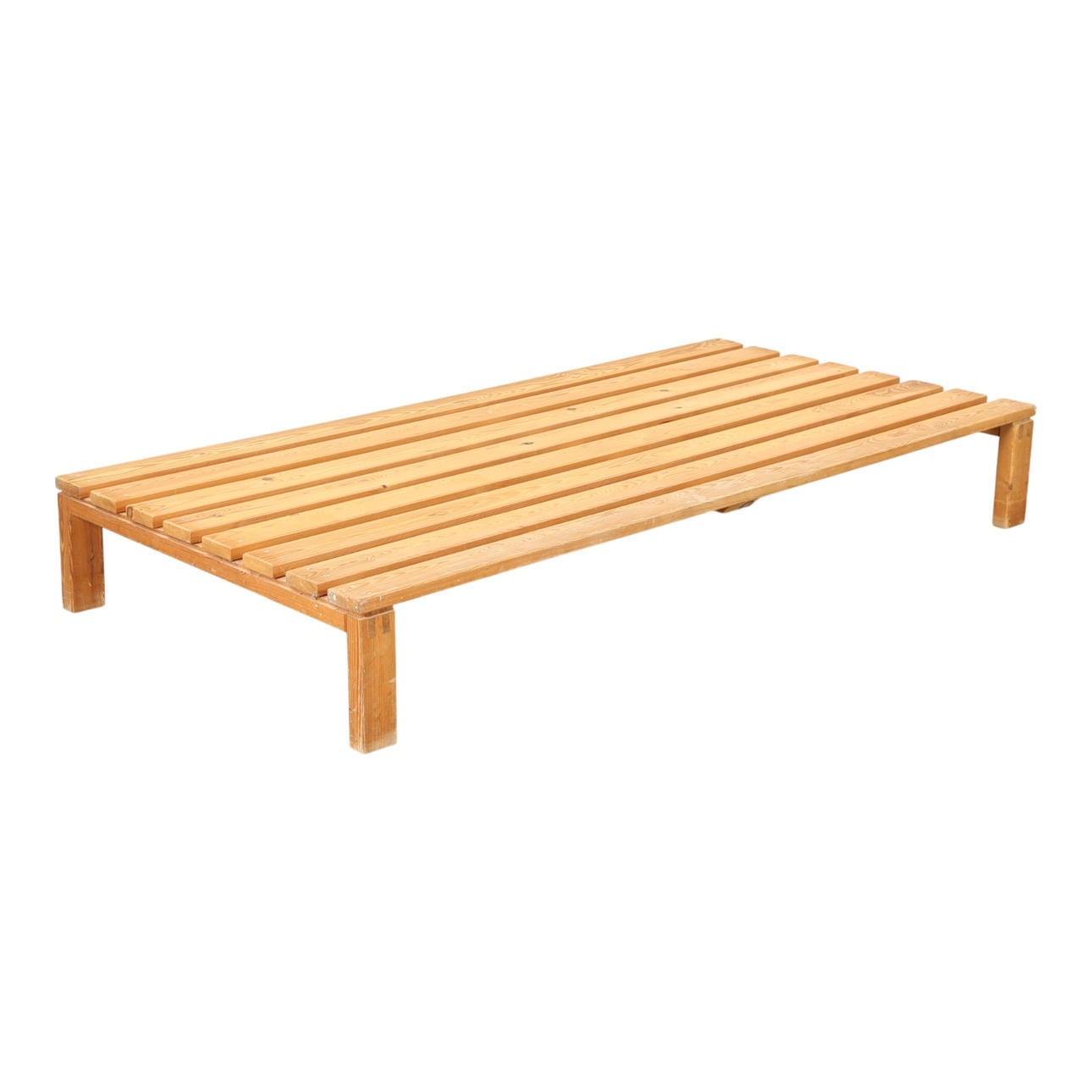 NYT I BO. Solid pine daybed, 1970s.