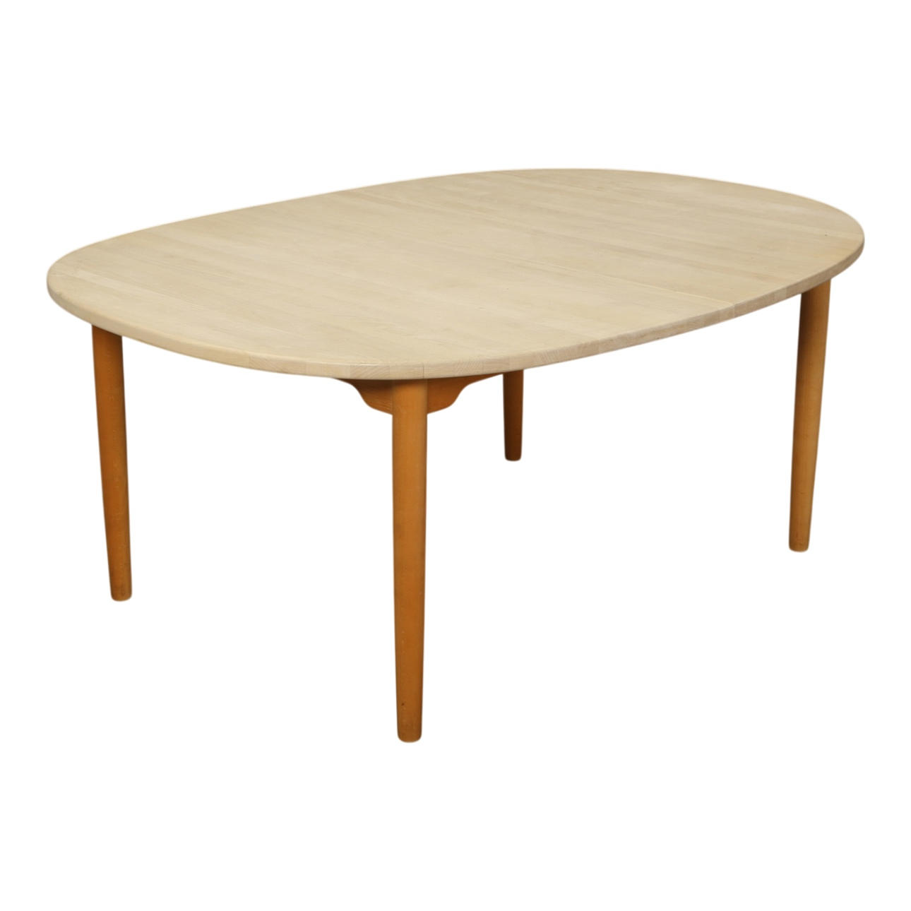 BRDR. ANDERSEN. Oval dining table made of solid beech wood with pull-out (2).